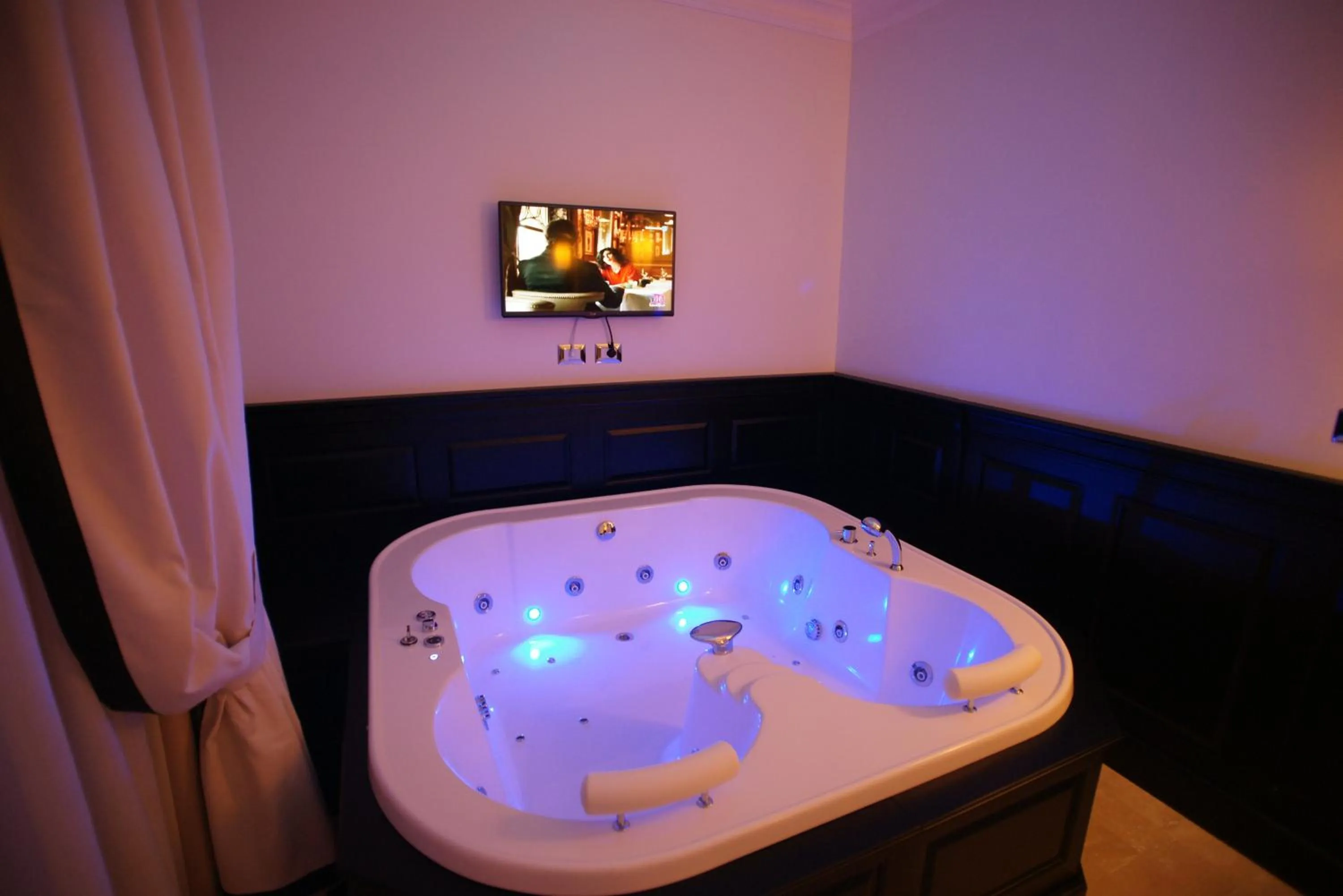 Bathroom in Vaticano Royal Suite Guest House