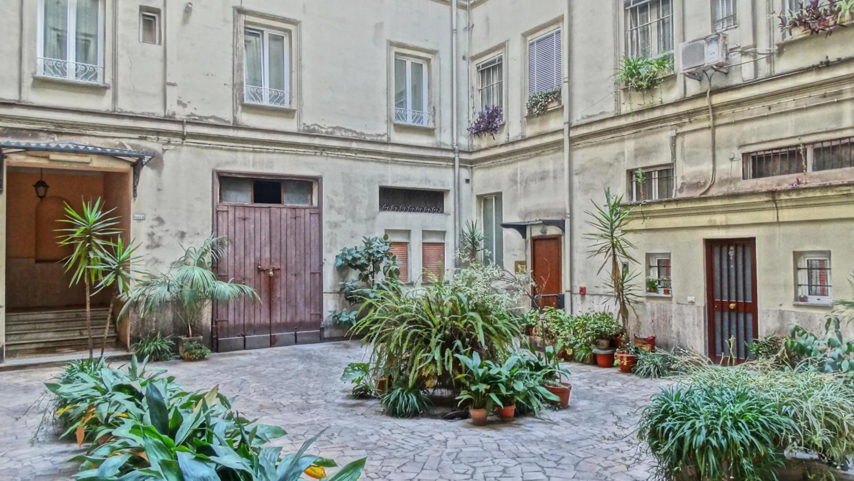 Facade/entrance in Vaticano Royal Suite Guest House