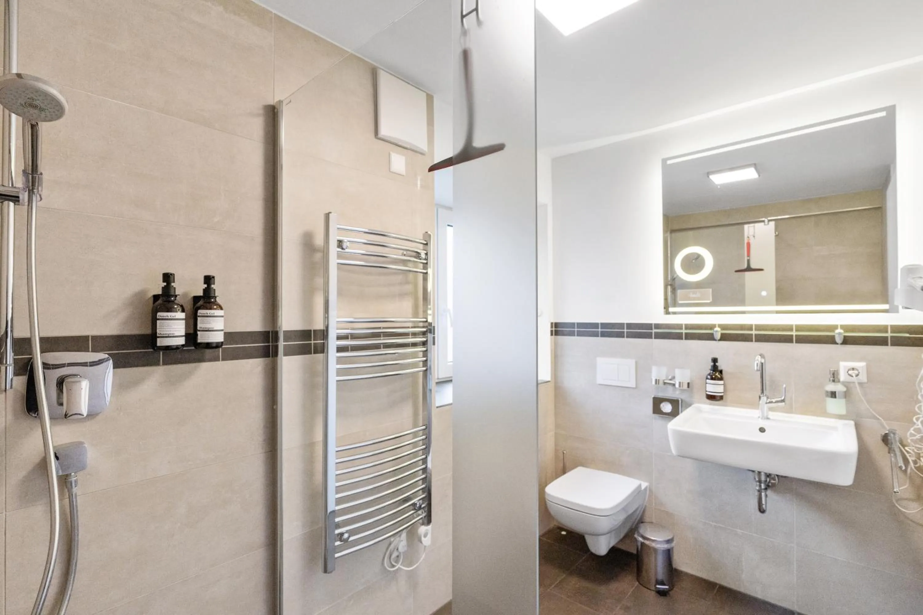 Shower in Amelie chez Inez