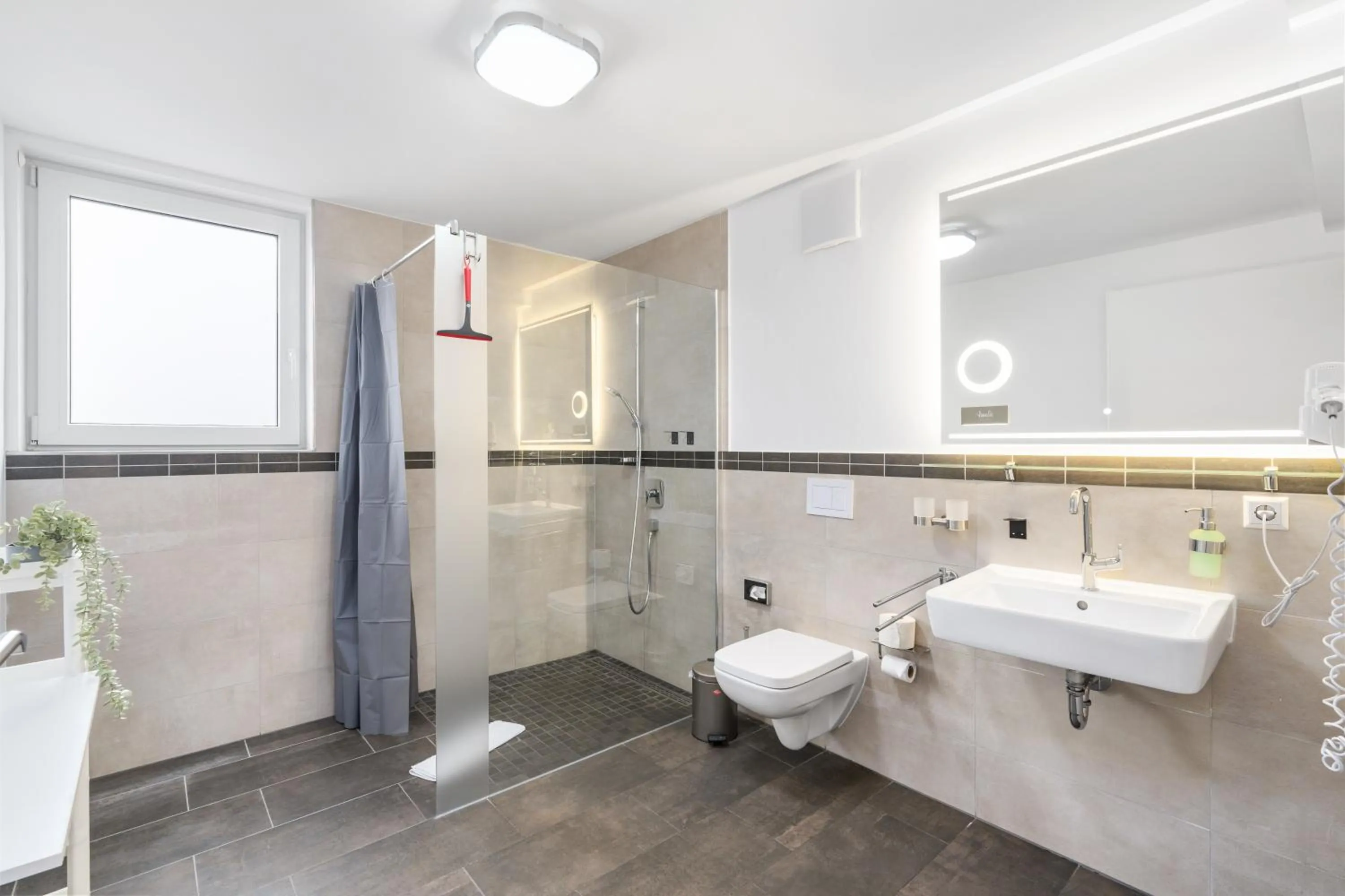 Shower in Amelie chez Inez