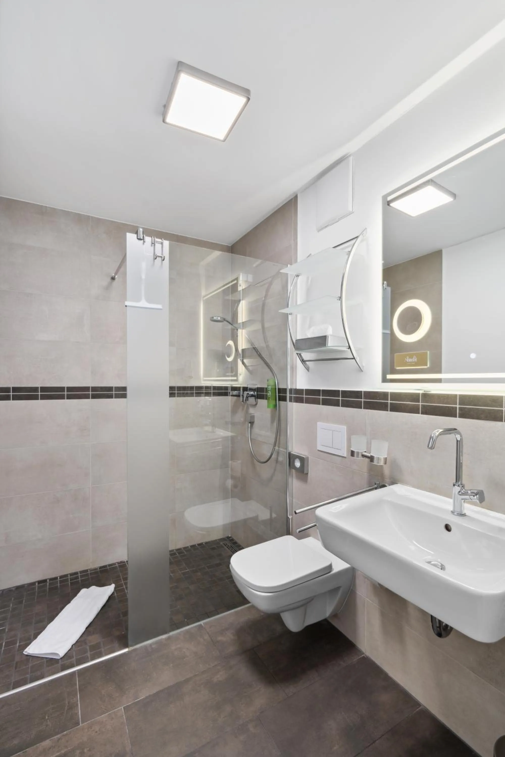 Shower in Amelie chez Inez