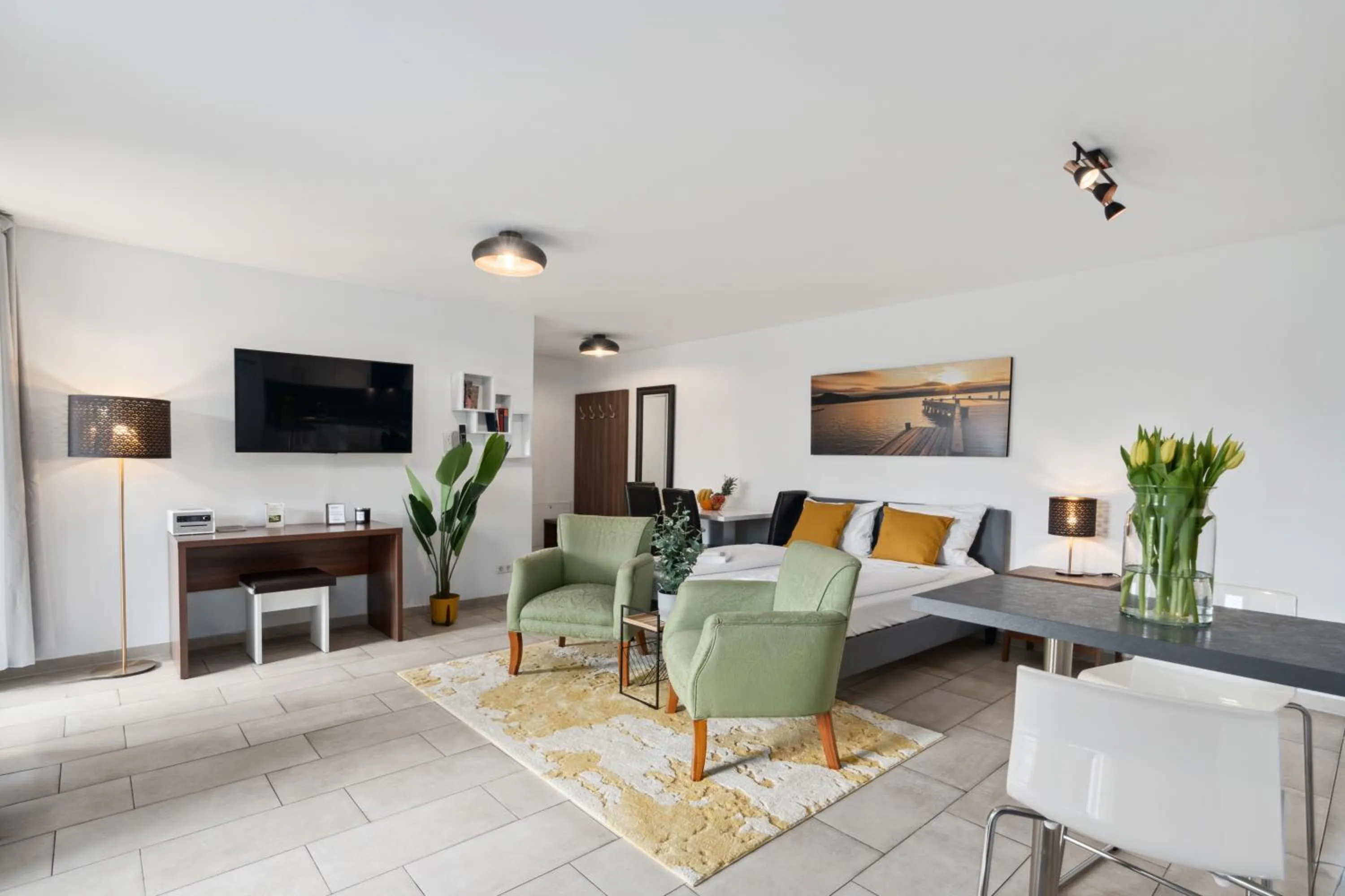 Communal lounge/ TV room in Amelie chez Inez