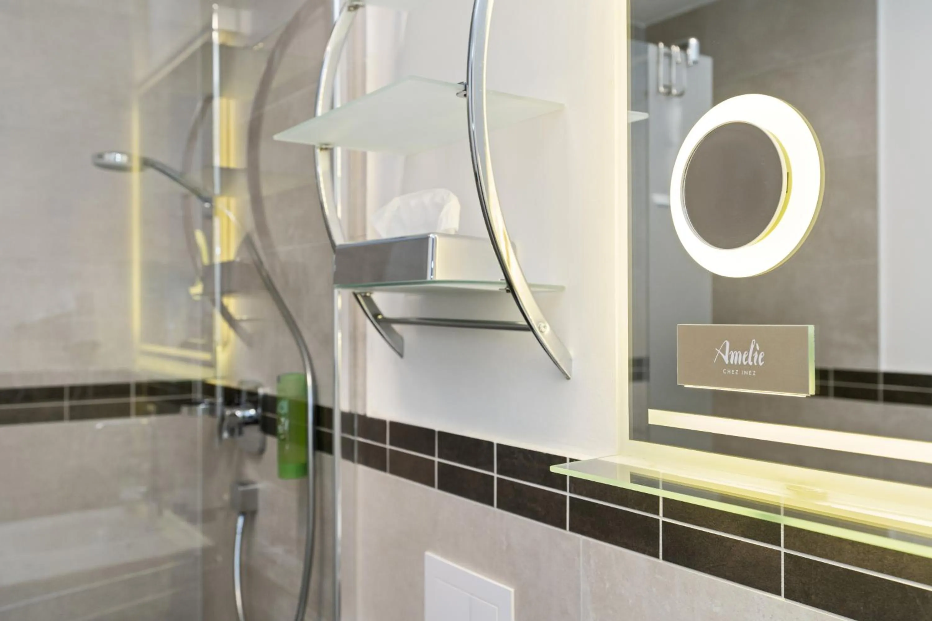 Shower in Amelie chez Inez