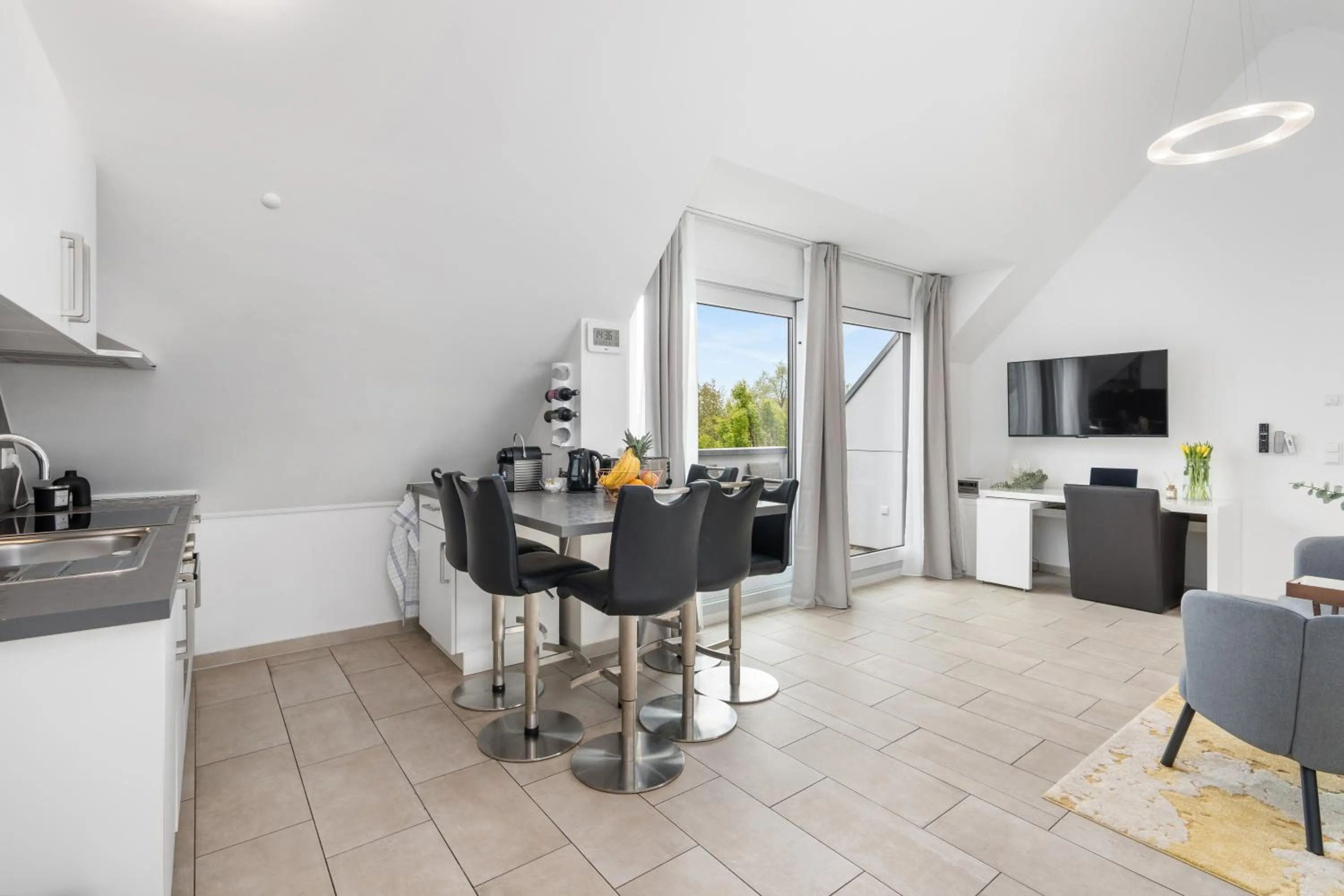 TV and multimedia in Amelie chez Inez