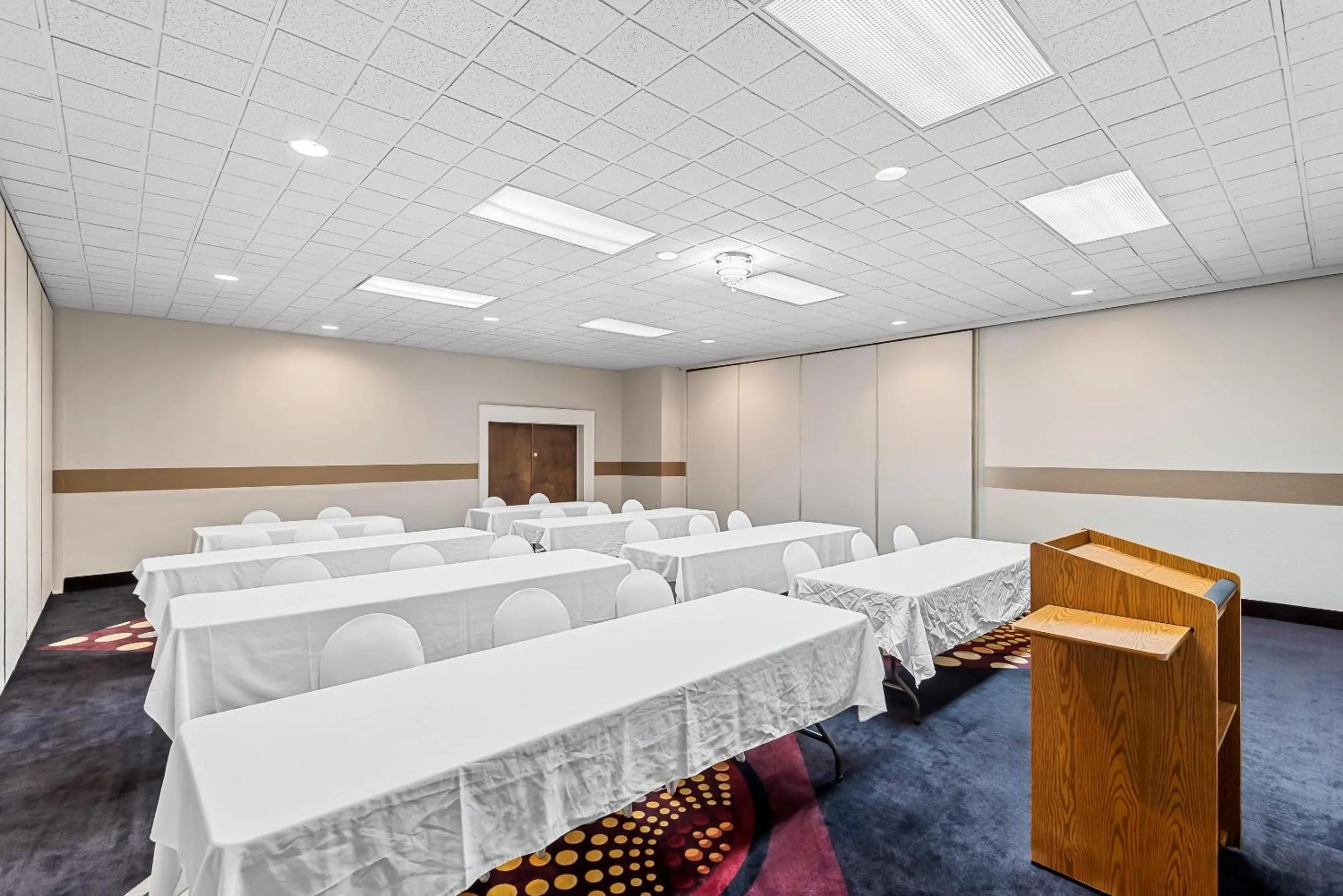 Meeting/conference room in Suburban Studios Fort Dodge
