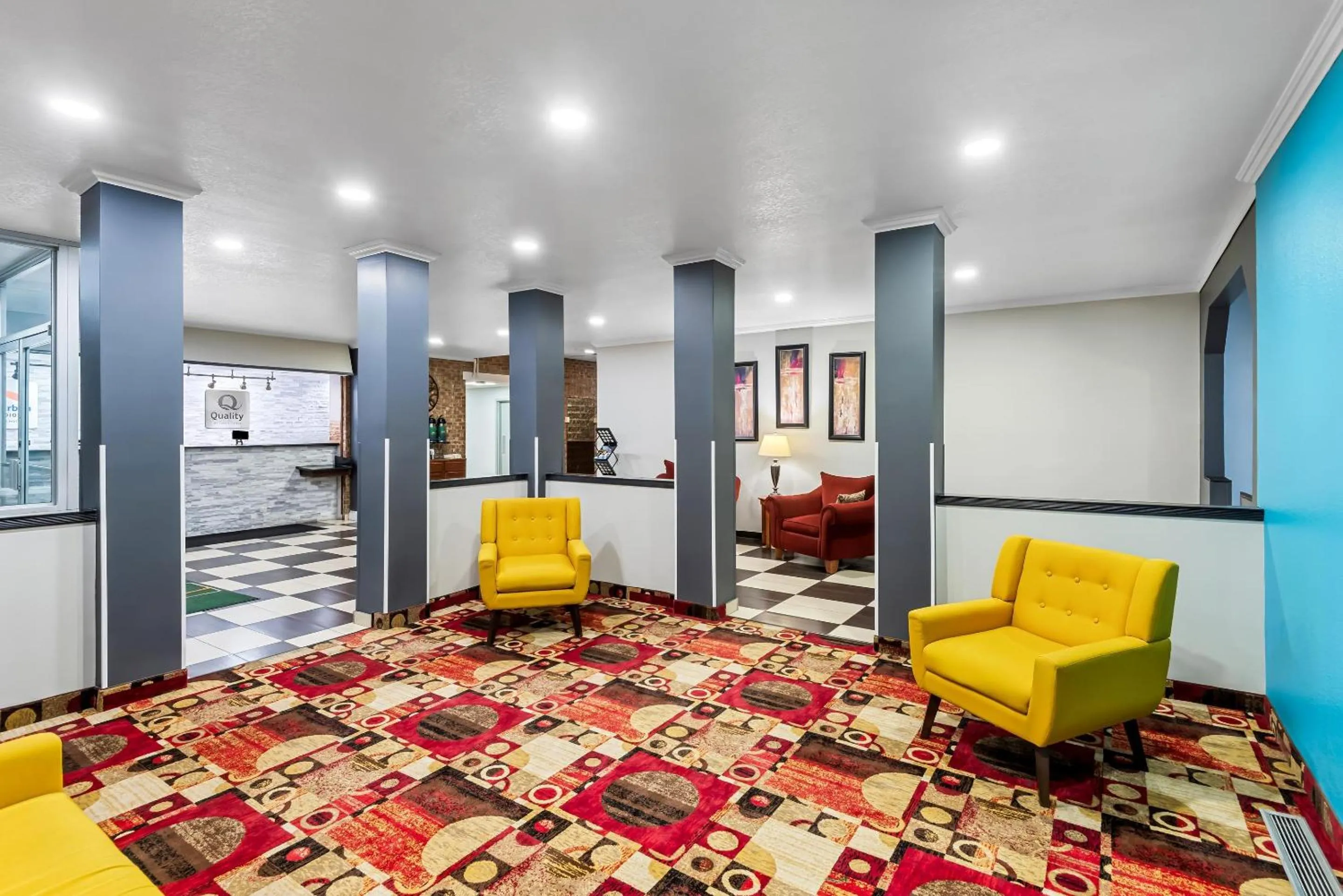 Lobby or reception in Suburban Studios Fort Dodge