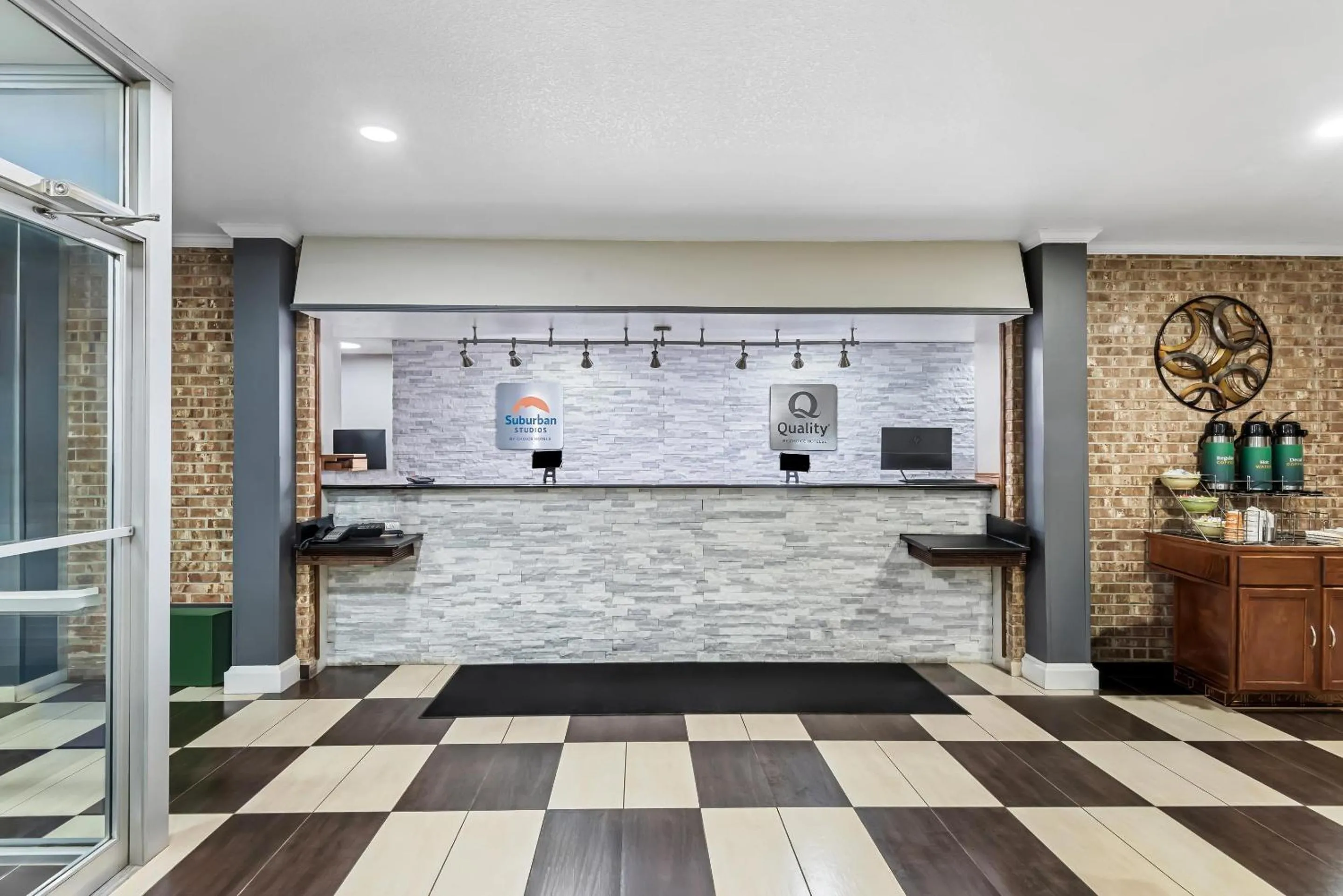 Lobby or reception in Suburban Studios Fort Dodge