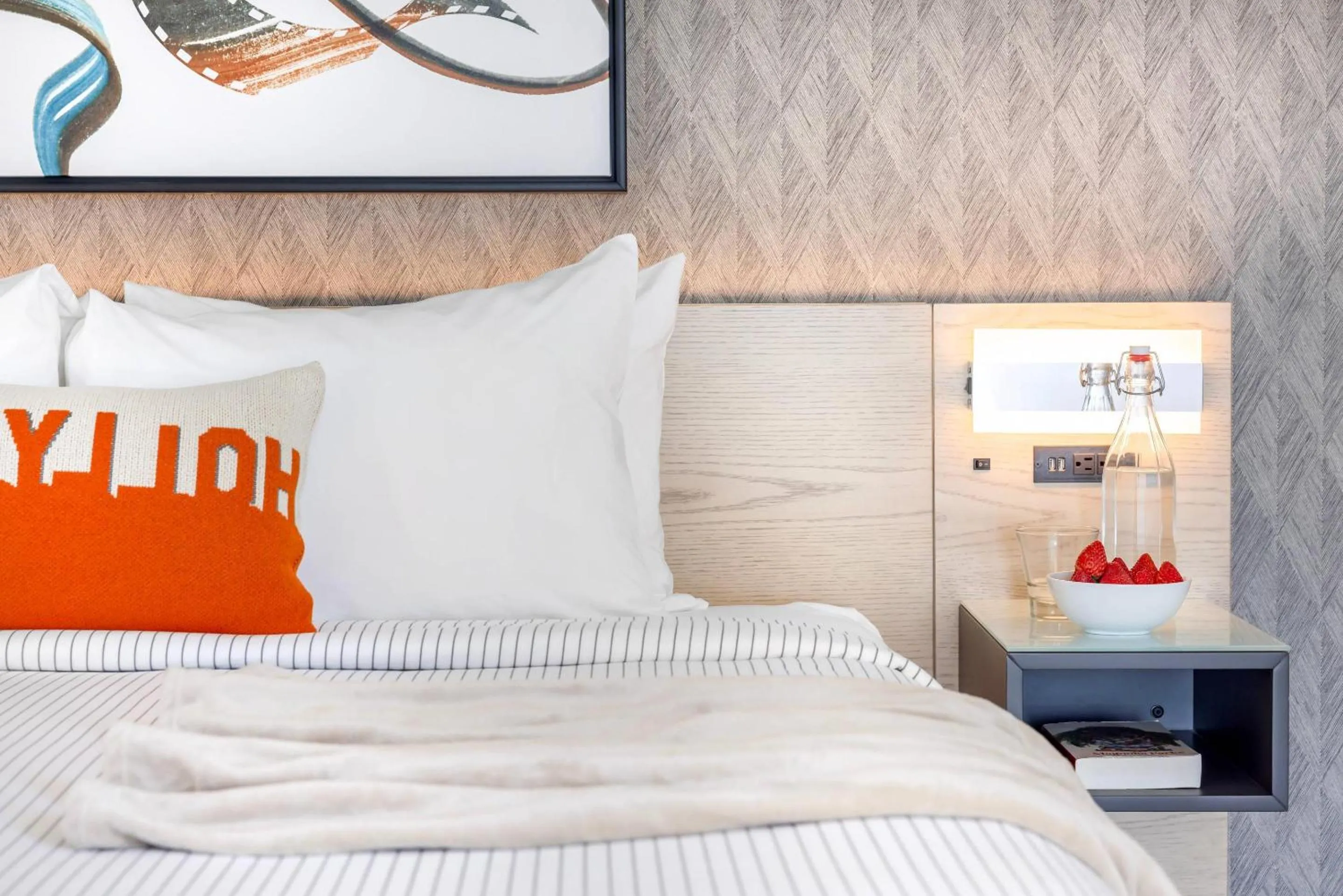 Bedroom, Bed in Cambria Hotel Burbank Airport