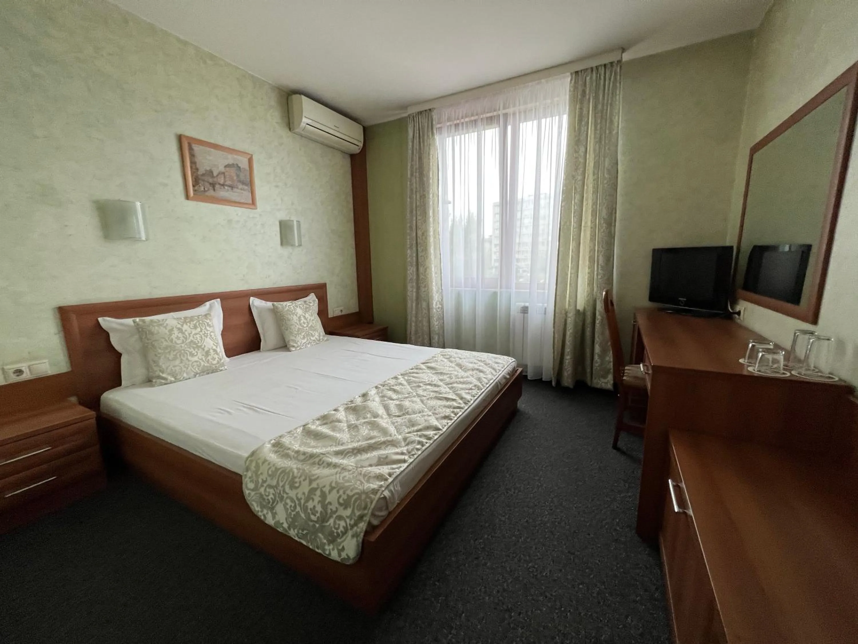 Bed in Family Hotel 007