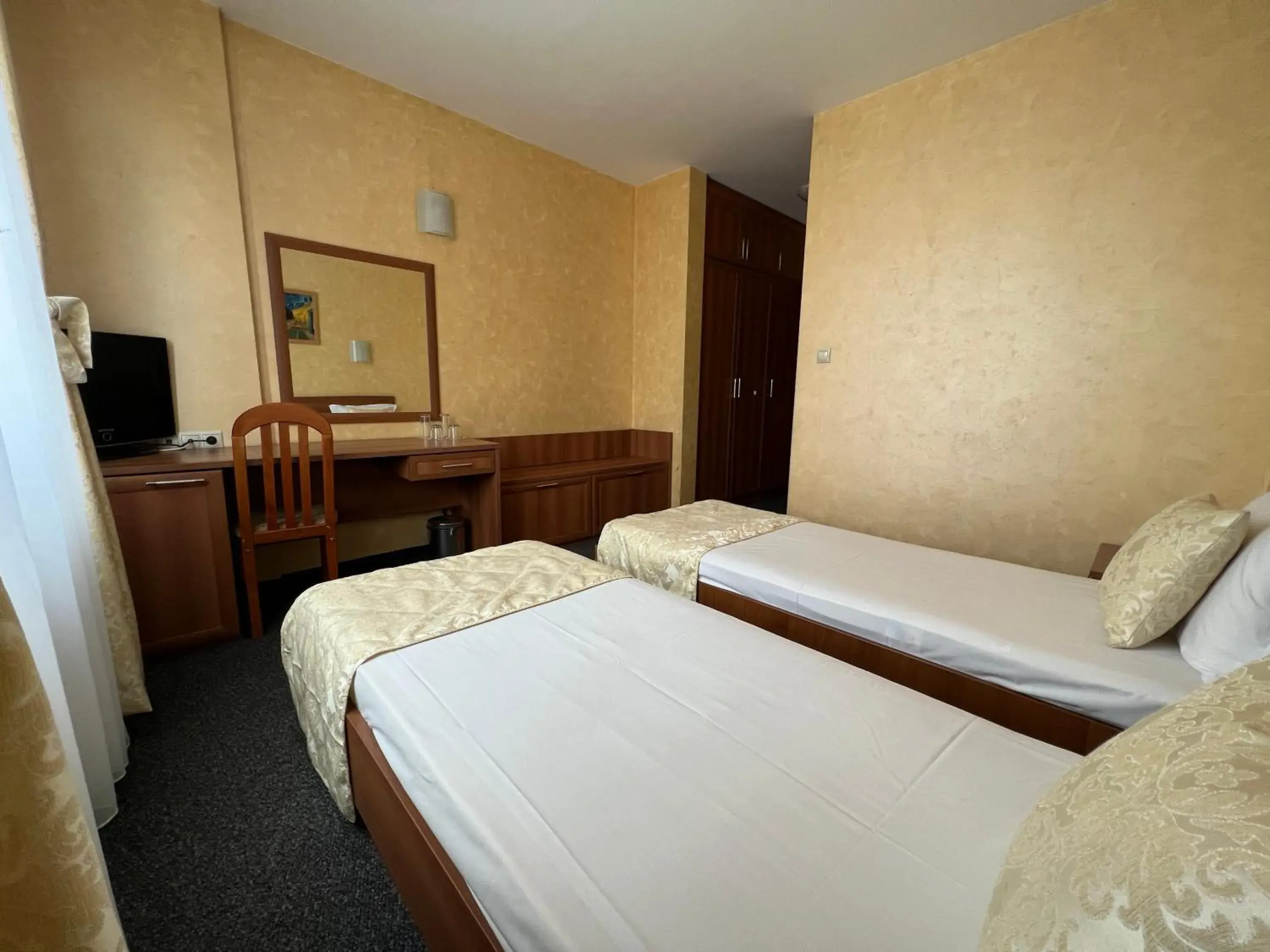 Twin Room in Family Hotel 007 Twin Room in Family Hotel 007