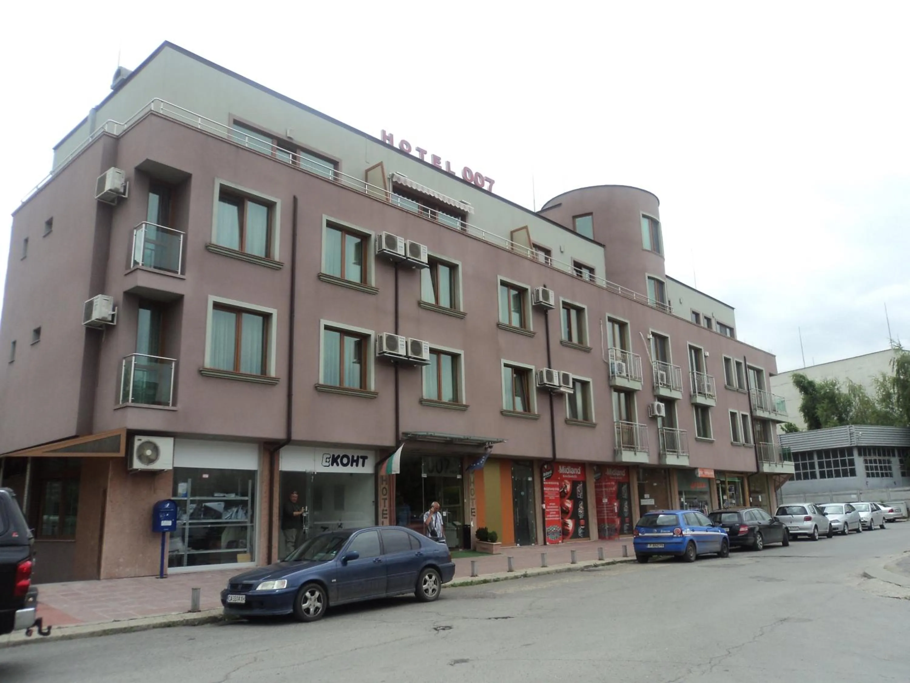 Facade/entrance in Family Hotel 007