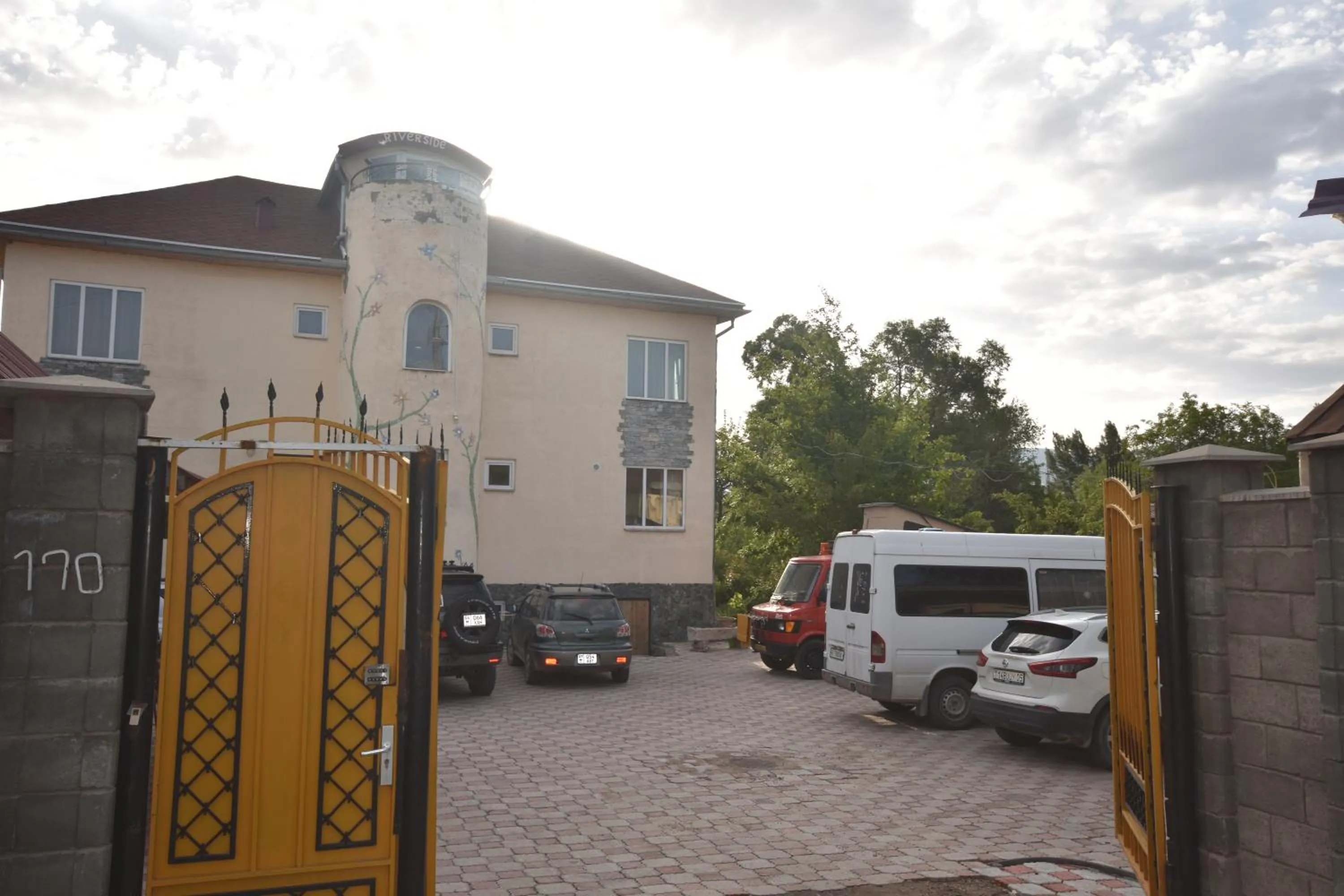 Parking in Riverside Karakol