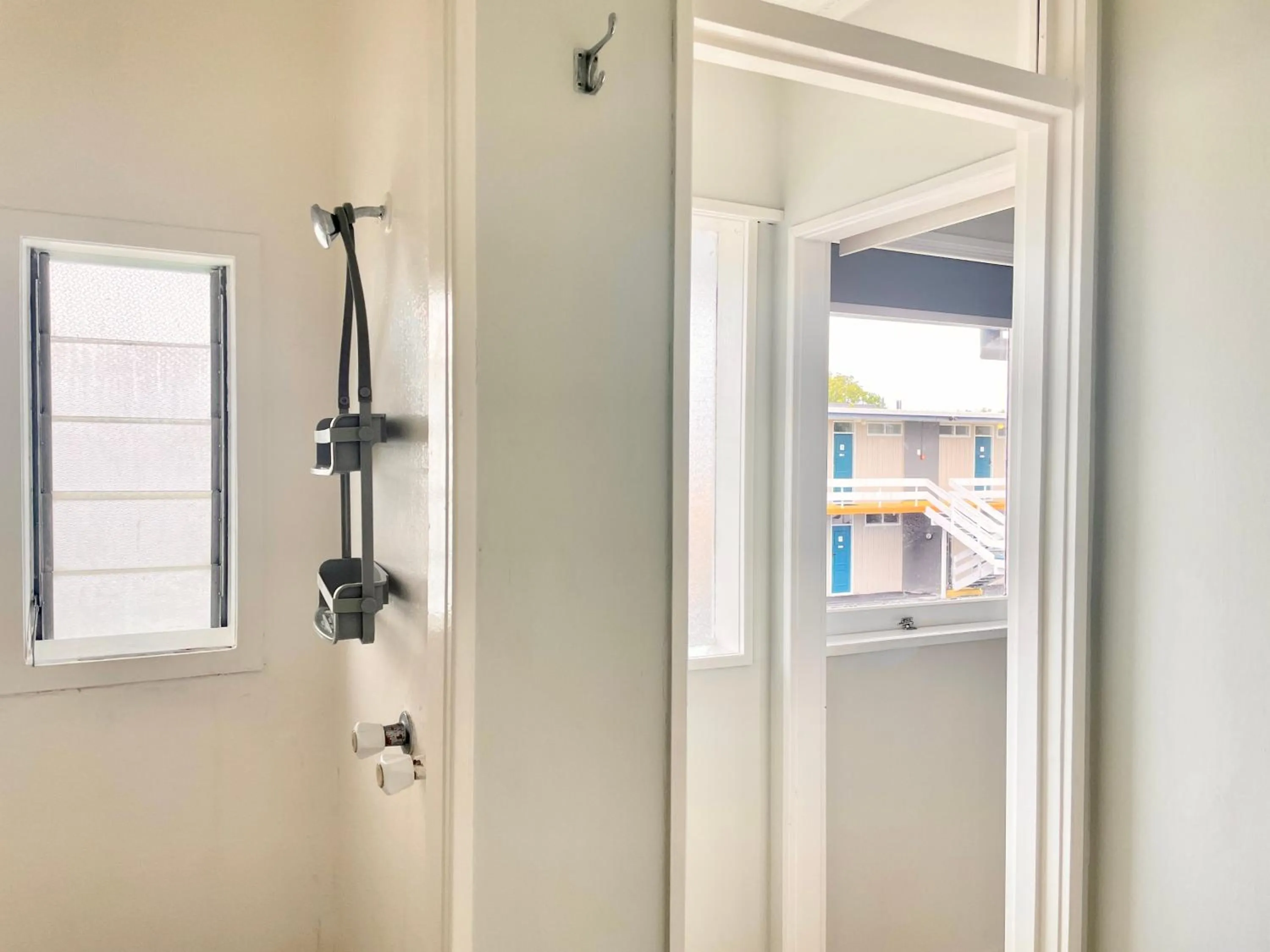 Shower in Mount Eden Motel