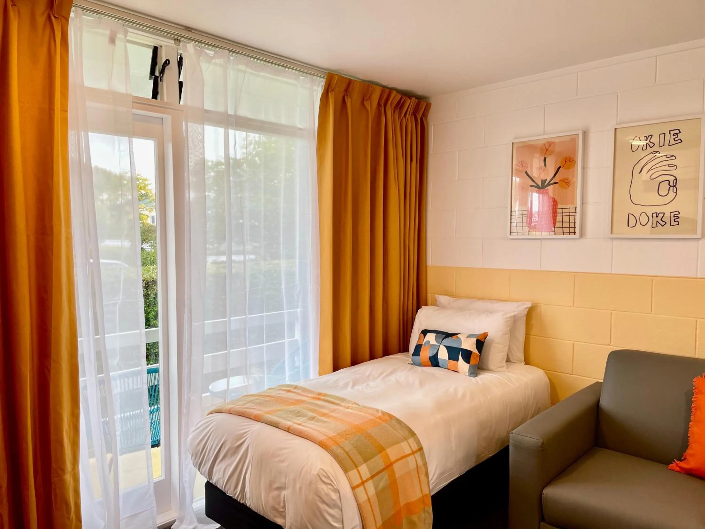 Bed in Mount Eden Motel