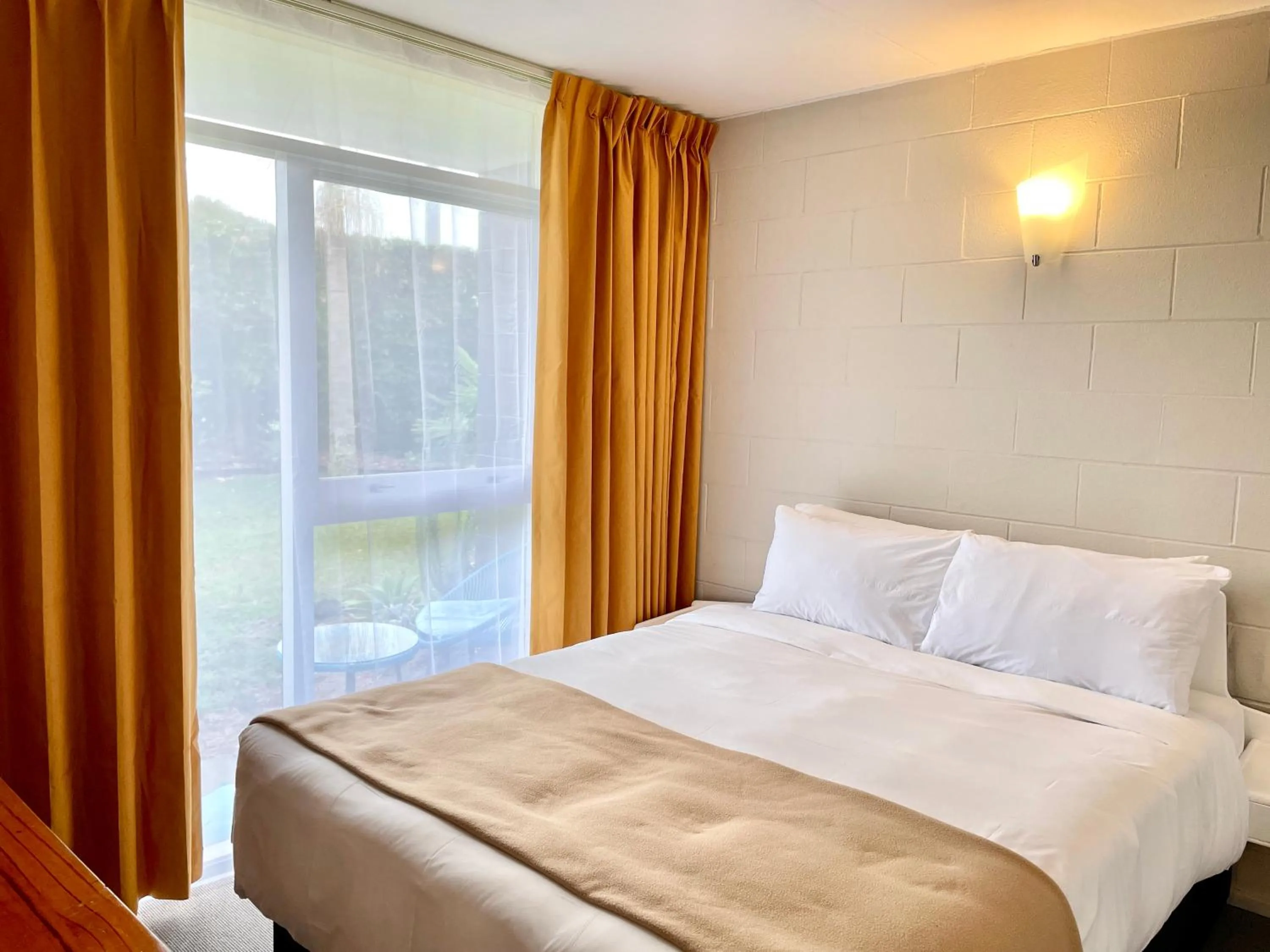 Bed in Mount Eden Motel