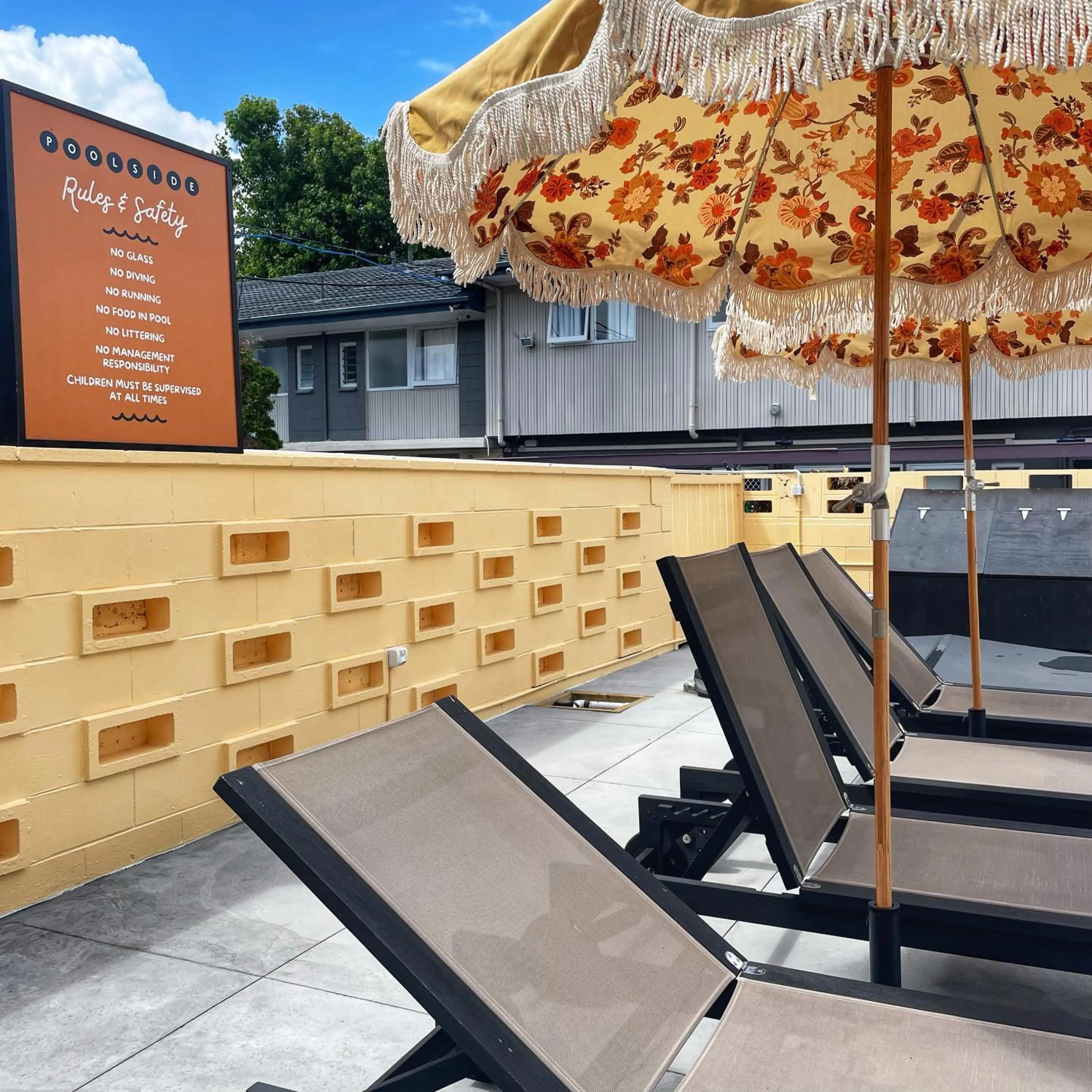 Swimming pool in Mount Eden Motel