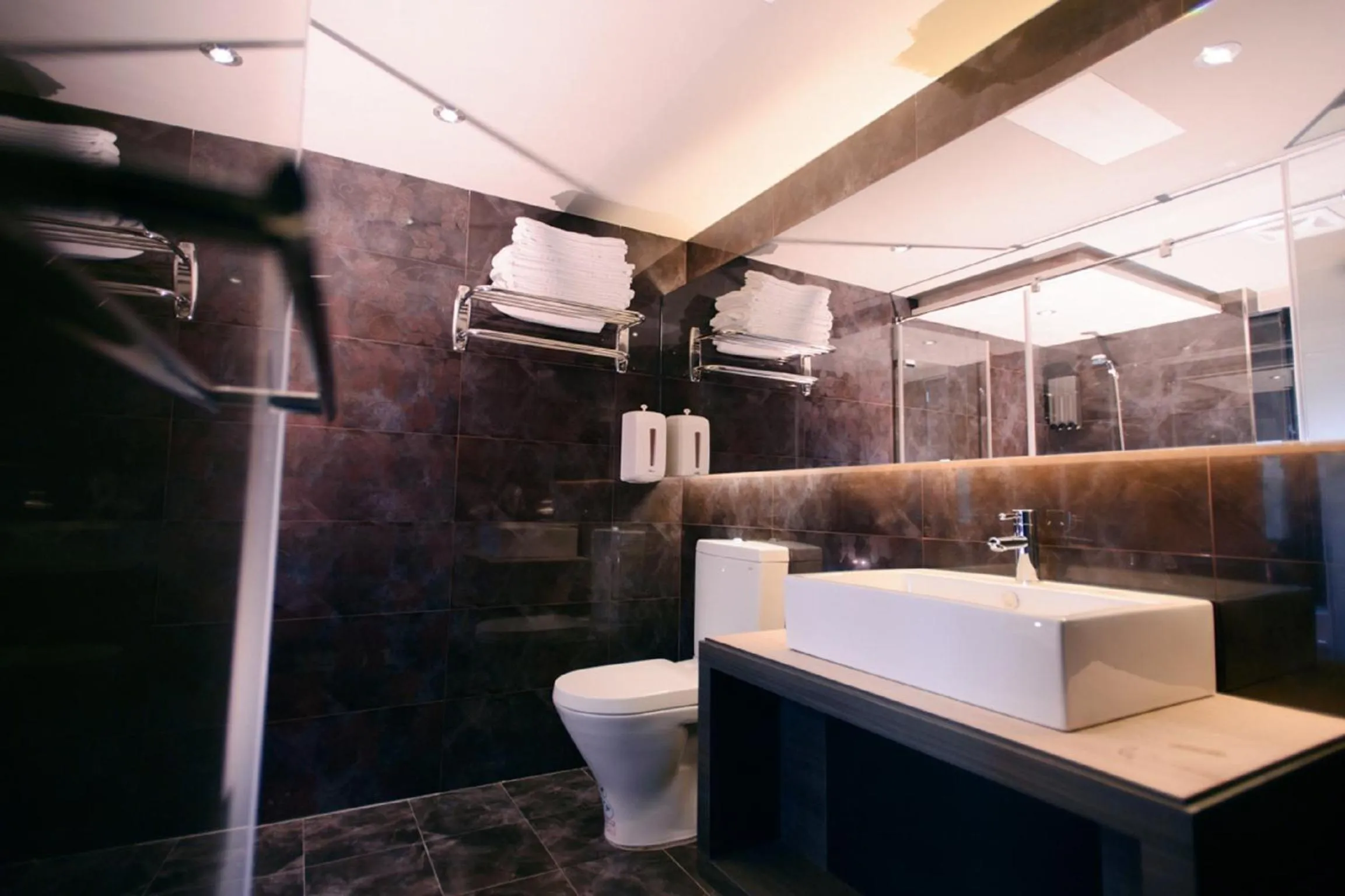 Bathroom in Kiwi Express Hotel - Jiuru Rd