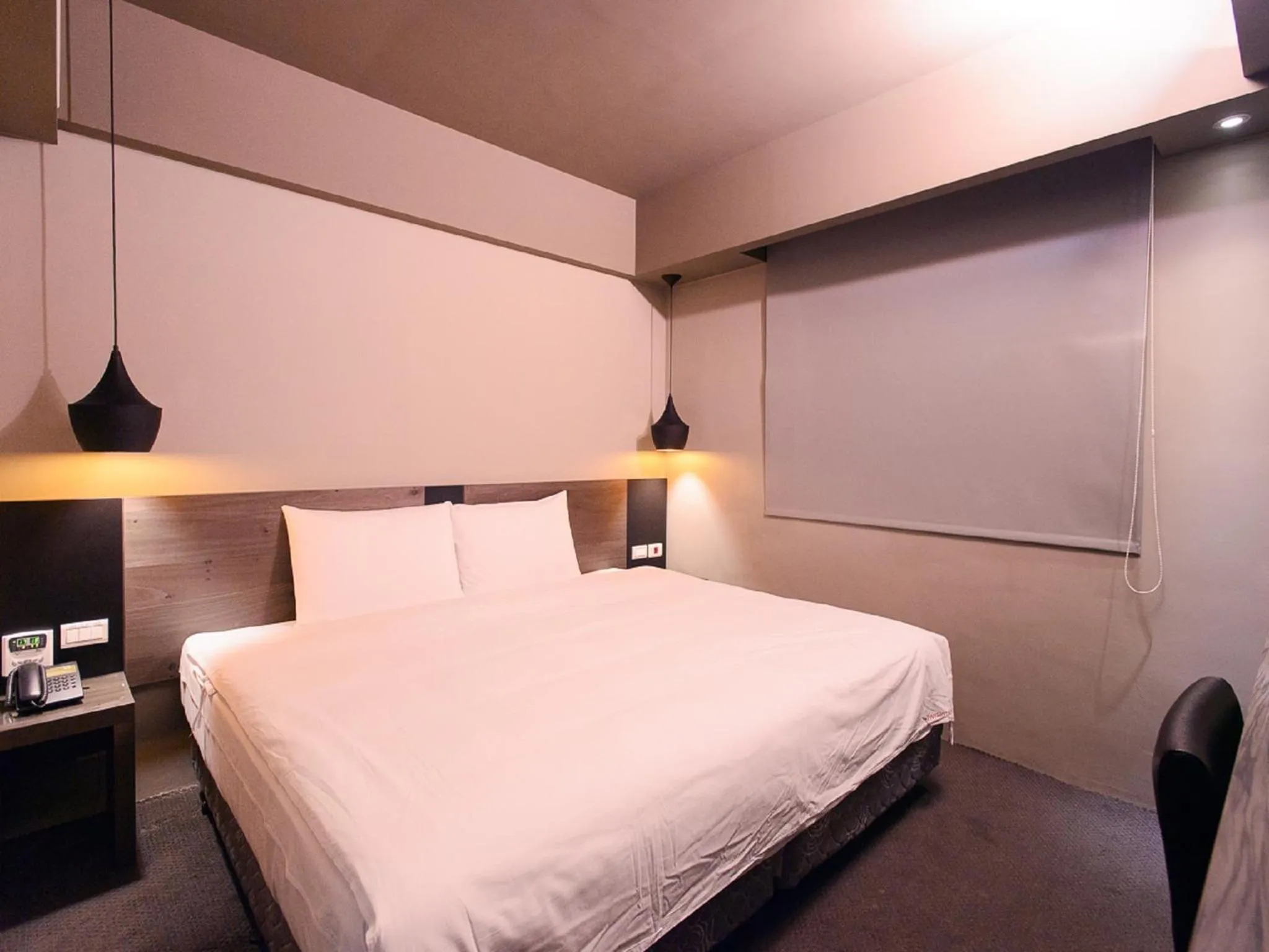 Photo of the whole room, Bed in Kiwi Express Hotel - Jiuru Rd