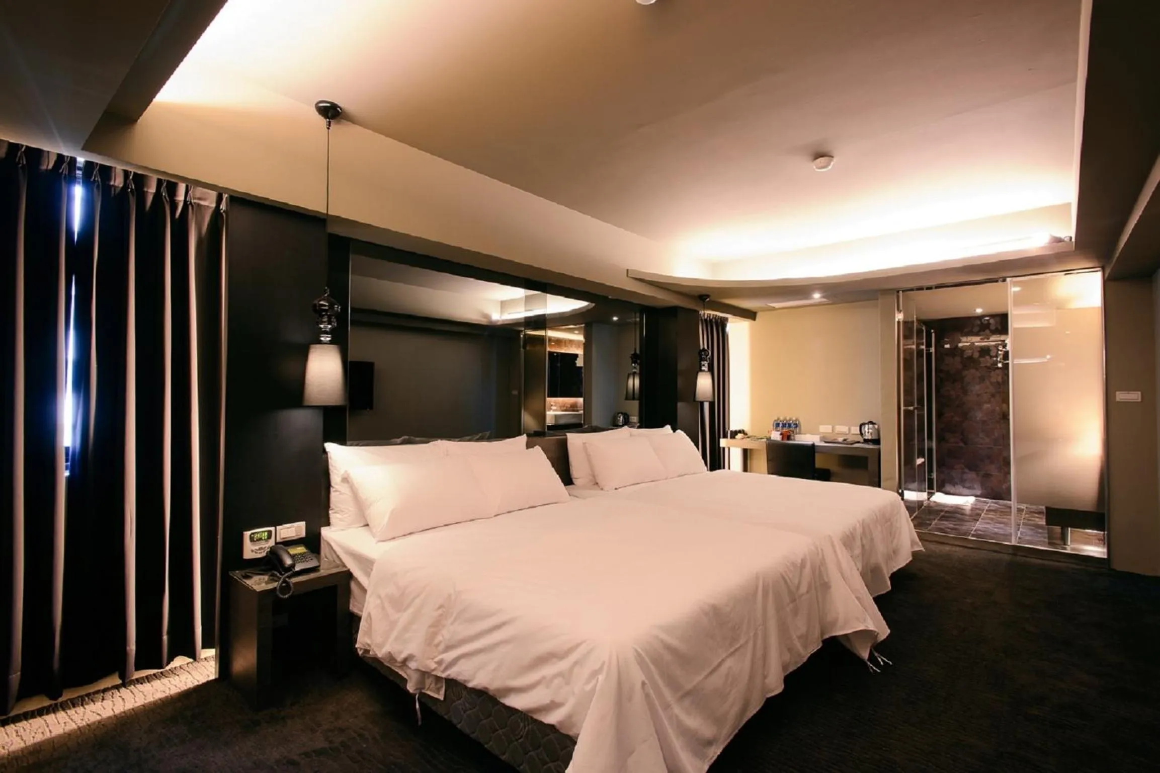 Photo of the whole room, Bed in Kiwi Express Hotel - Jiuru Rd