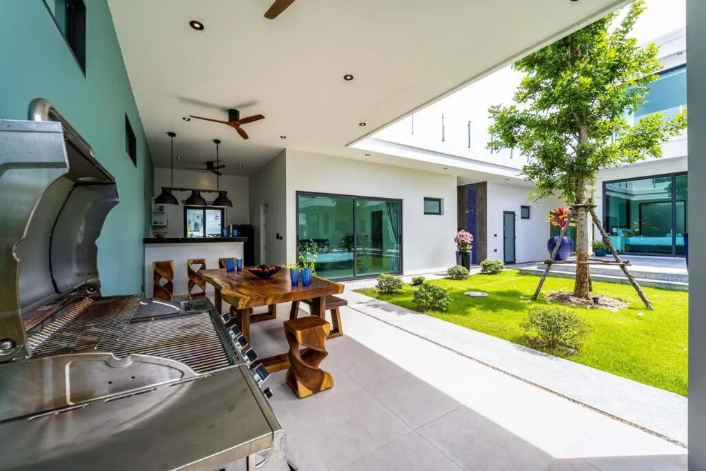 Luxury Modern 6 Bed Private Pool Villa LLW