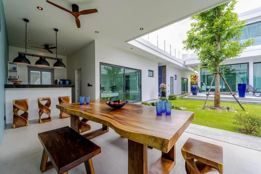 Luxury Modern 6 Bed Private Pool Villa LLW