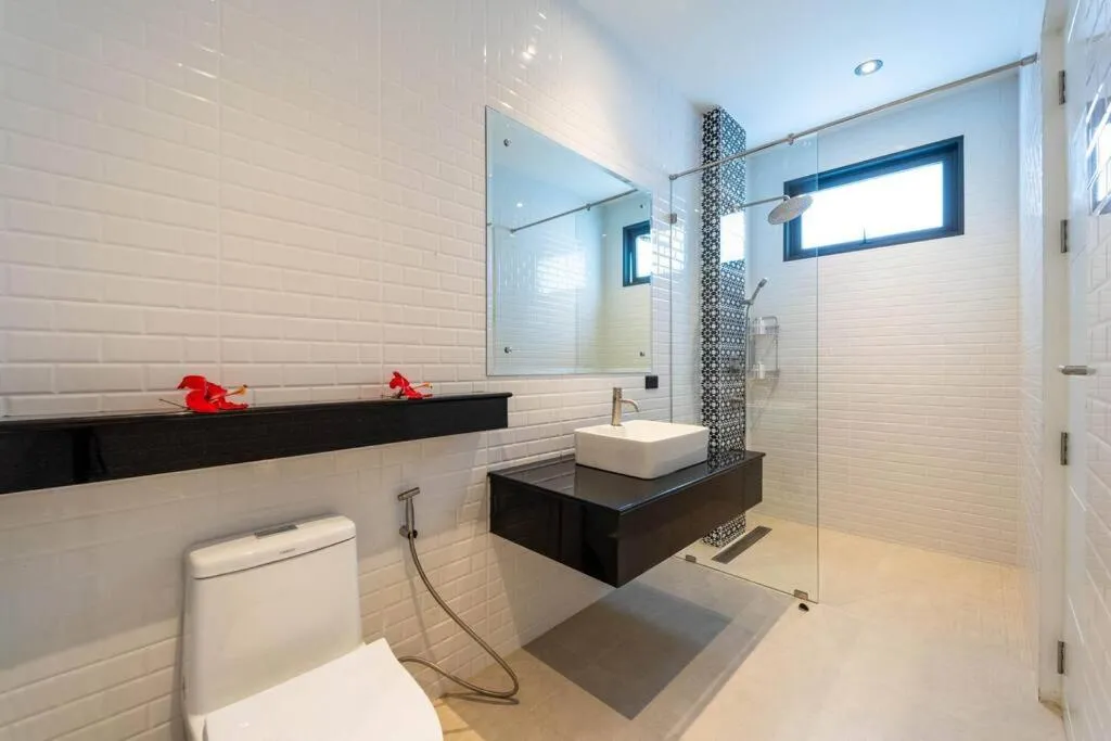 Luxury Modern 6 Bed Private Pool Villa LLW