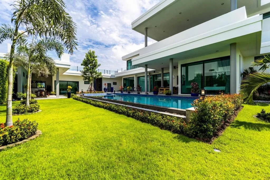 Luxury Modern 6 Bed Private Pool Villa LLW