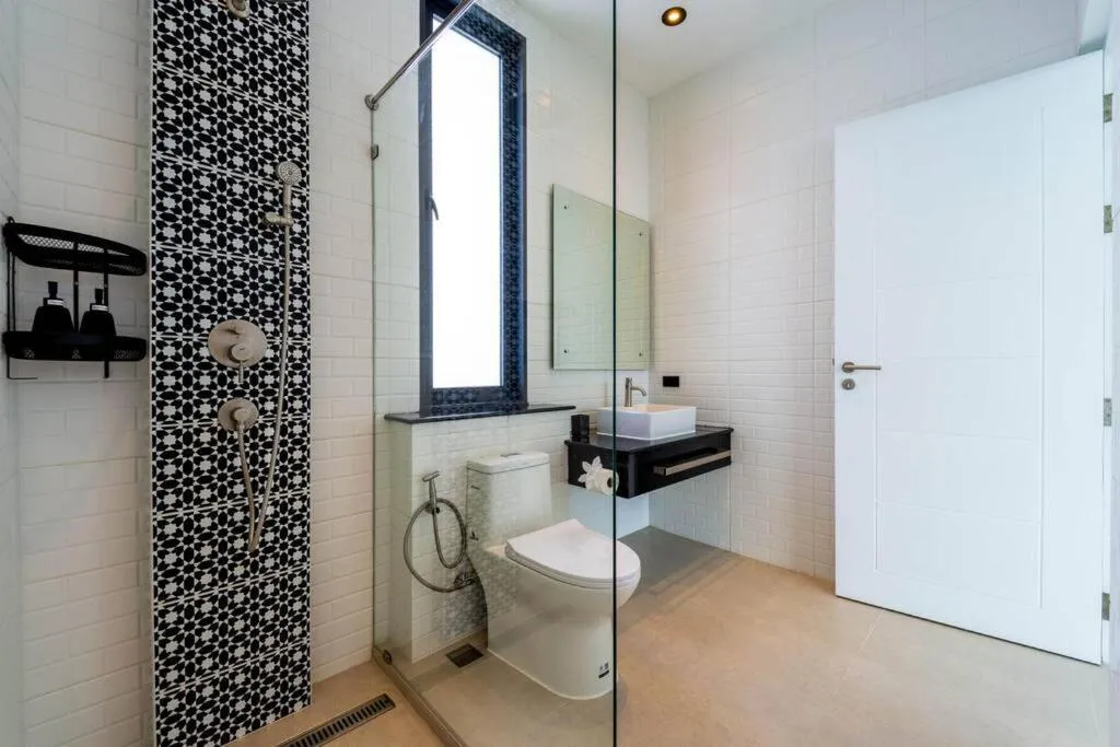 Luxury Modern 6 Bed Private Pool Villa LLW