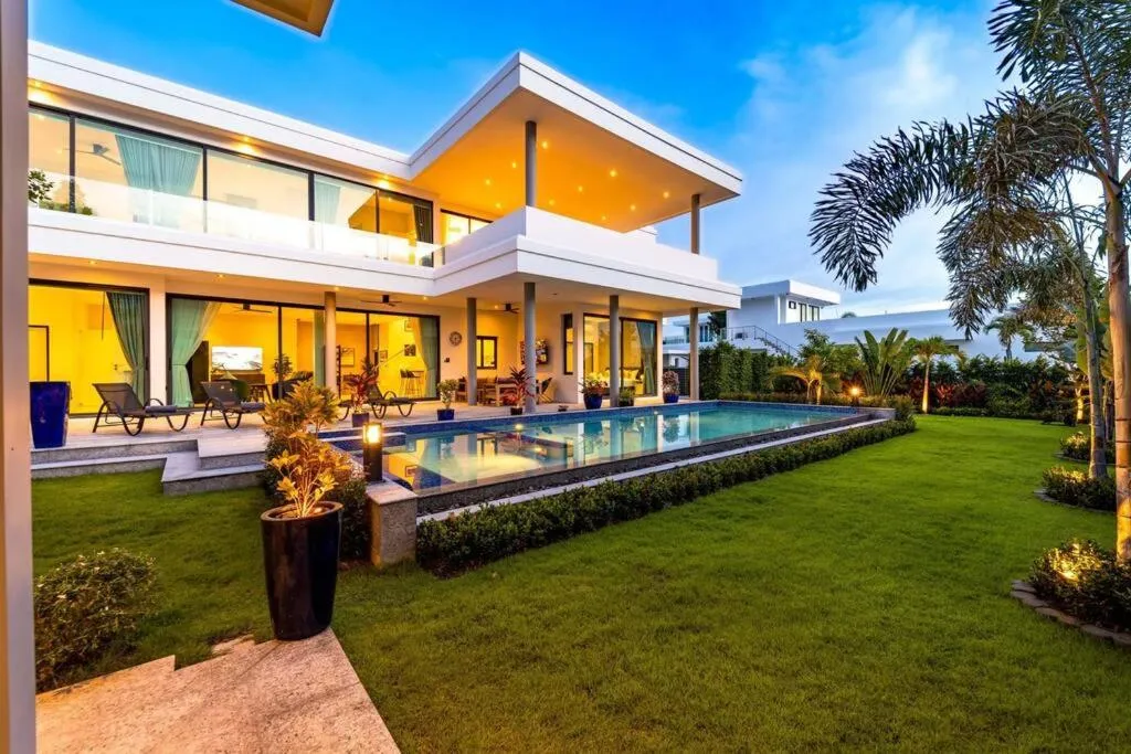 Luxury Modern 6 Bed Private Pool Villa LLW