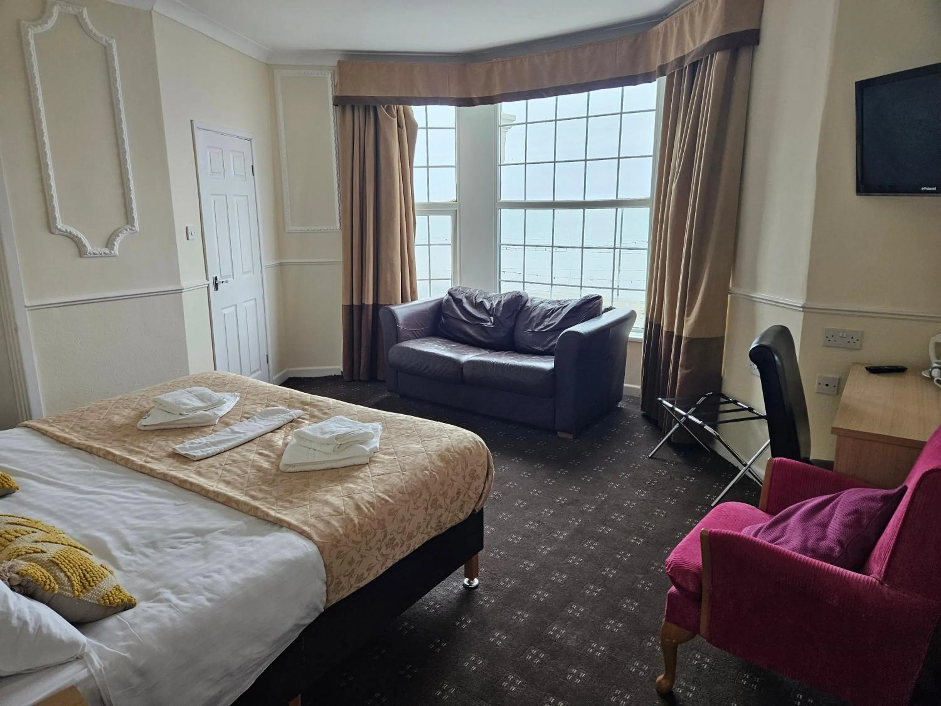 Bedroom, Bed in The President Hotel