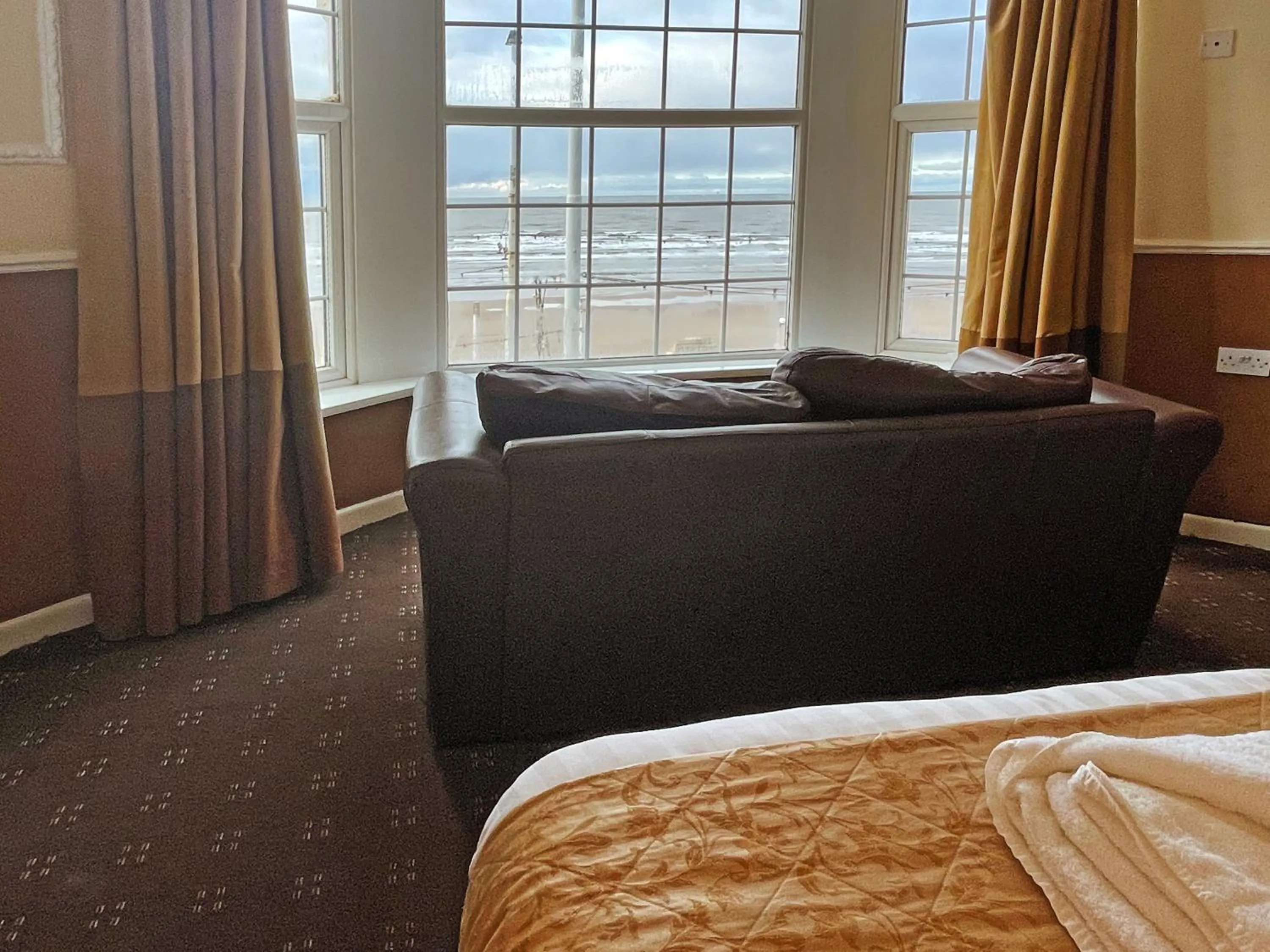 Bedroom, Bed in The President Hotel