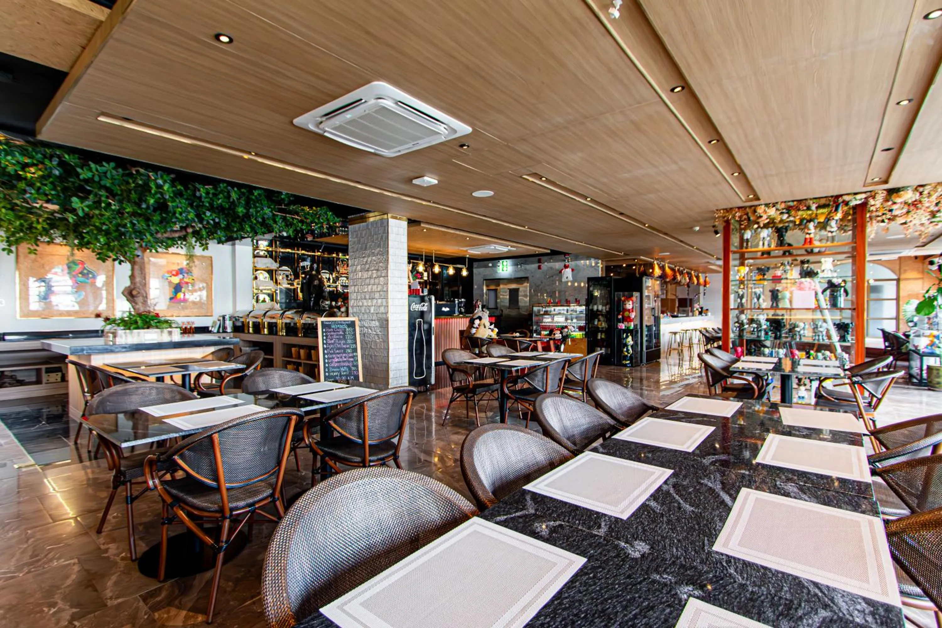 Restaurant/places to eat in Frame Hotel Bangkok