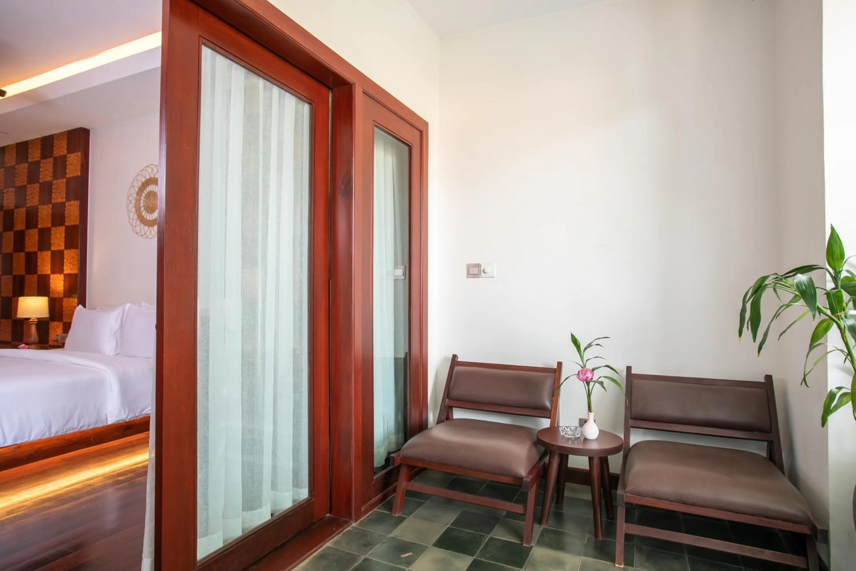 Deluxe Double or Twin - single occupancy - Free Airport Pick Up in Mera Residence