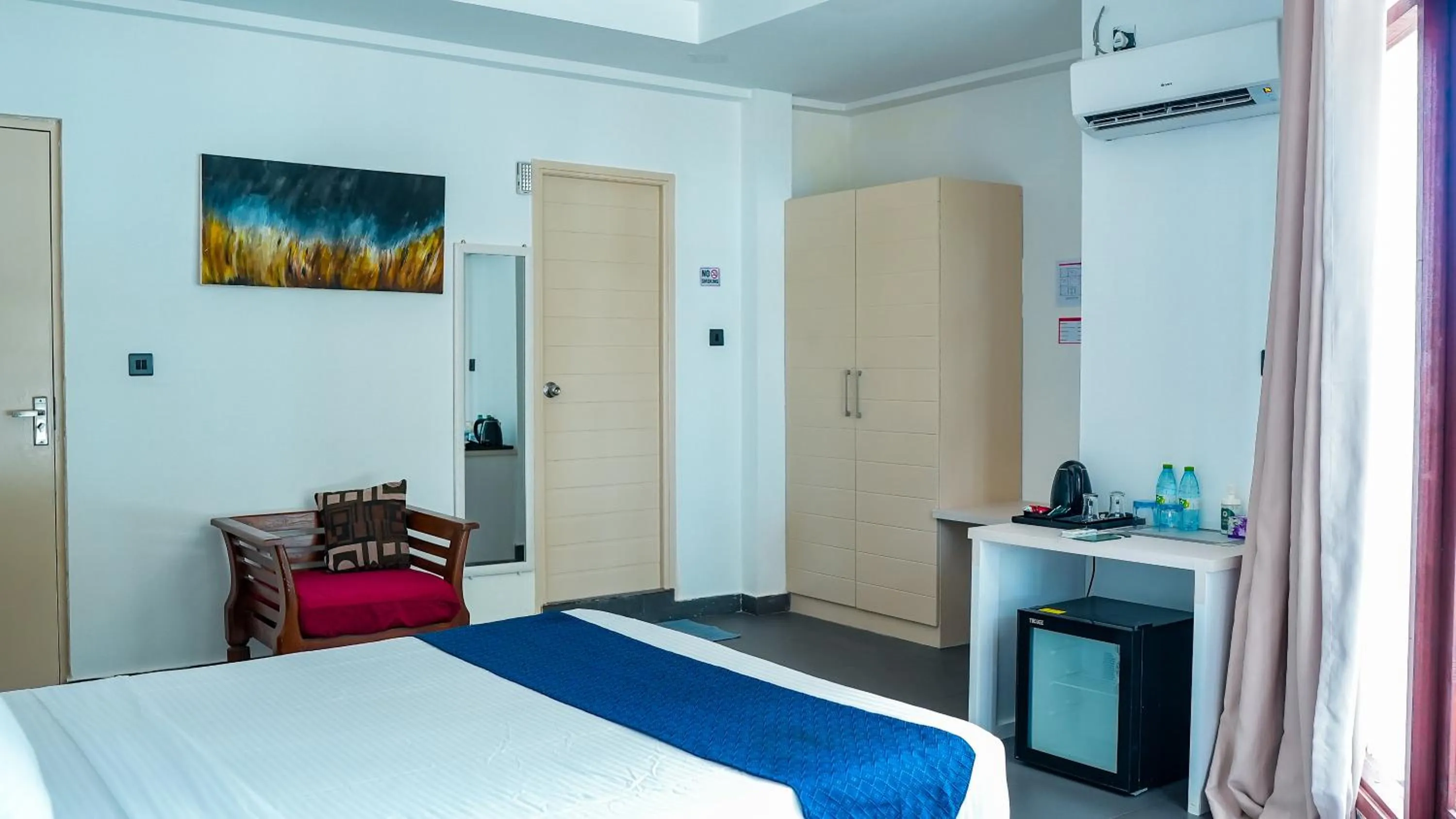 Photo of the whole room, Bed in Silver Oasis Maldives