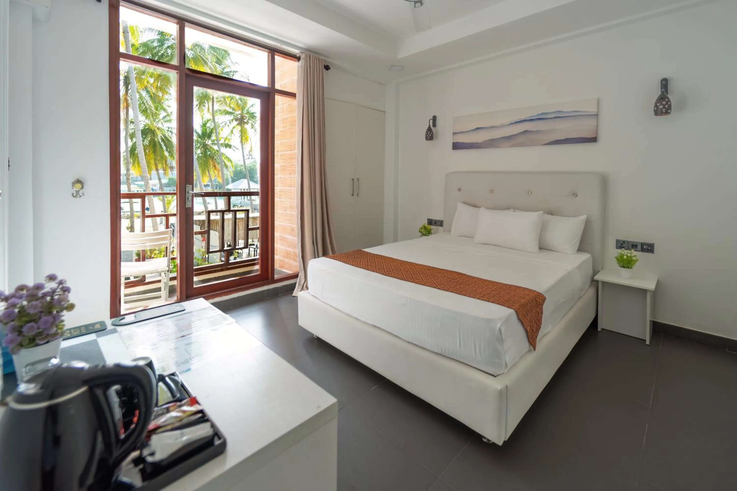 Photo of the whole room, Bed in Silver Oasis Maldives