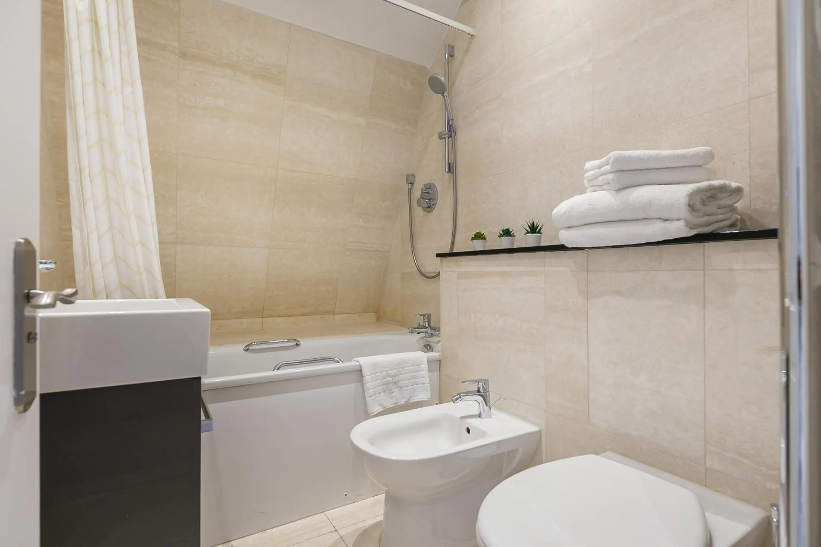 Shower in Chilworth Court