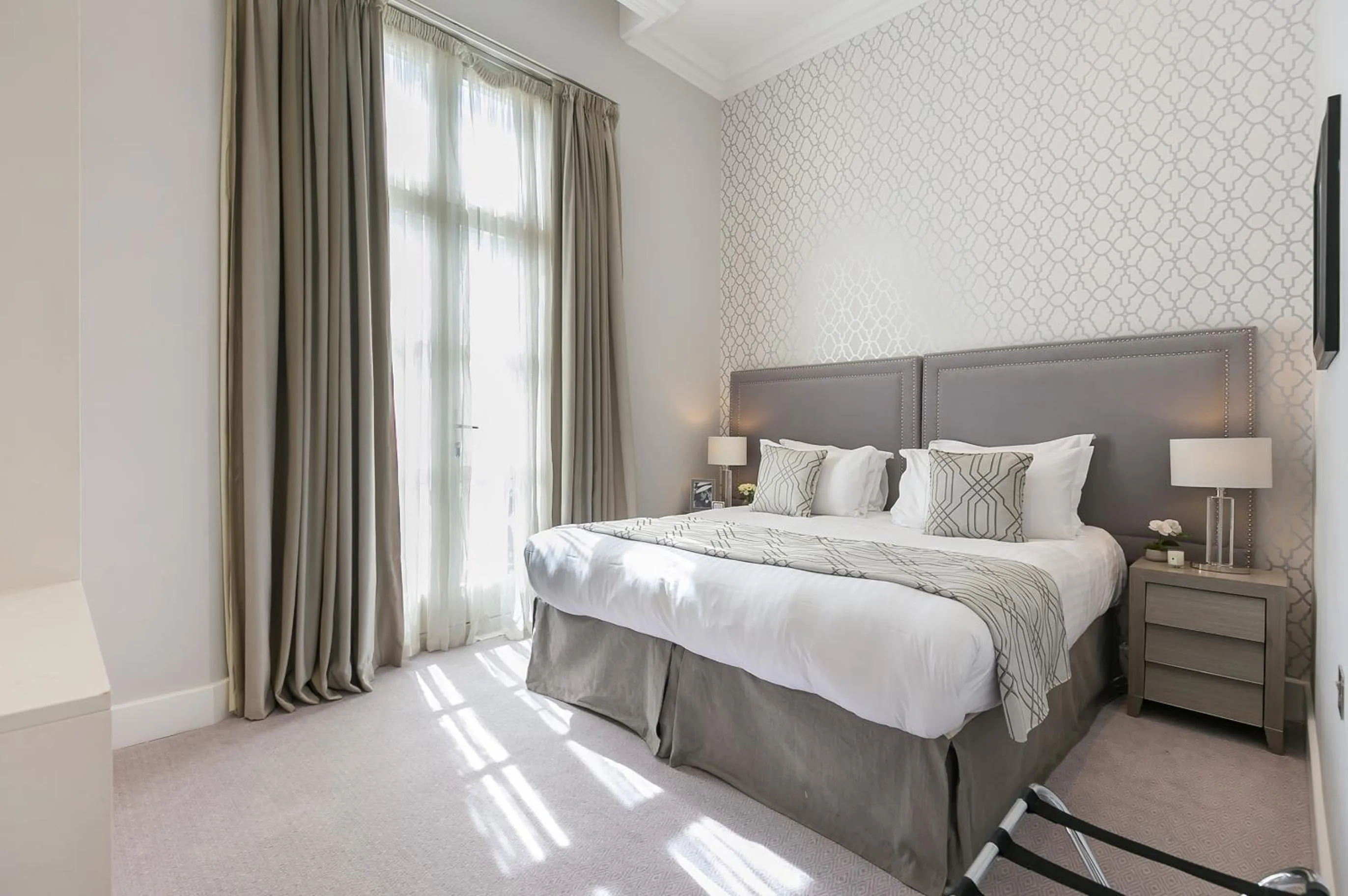 Bed in Chilworth Court