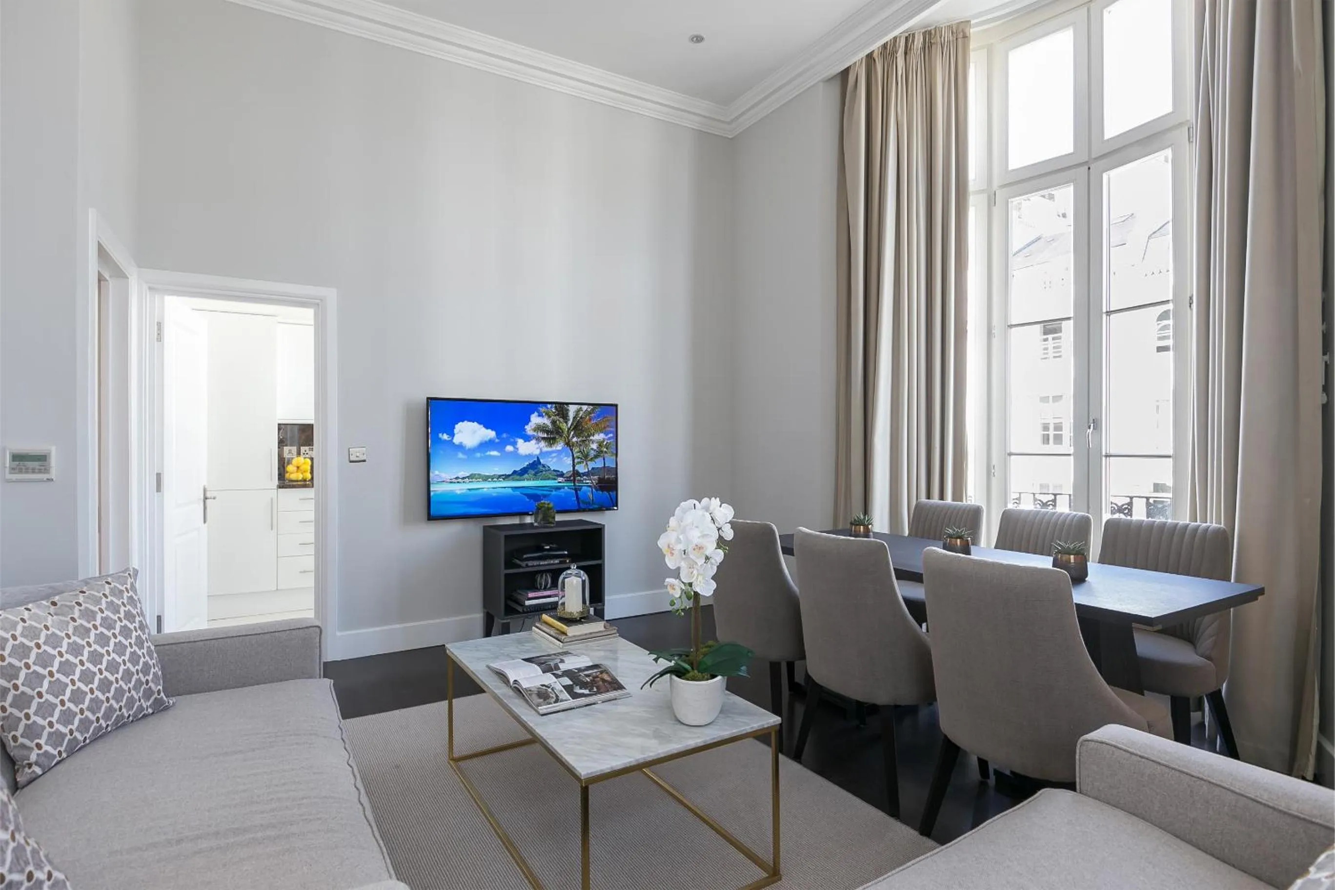 Communal lounge/ TV room in Chilworth Court