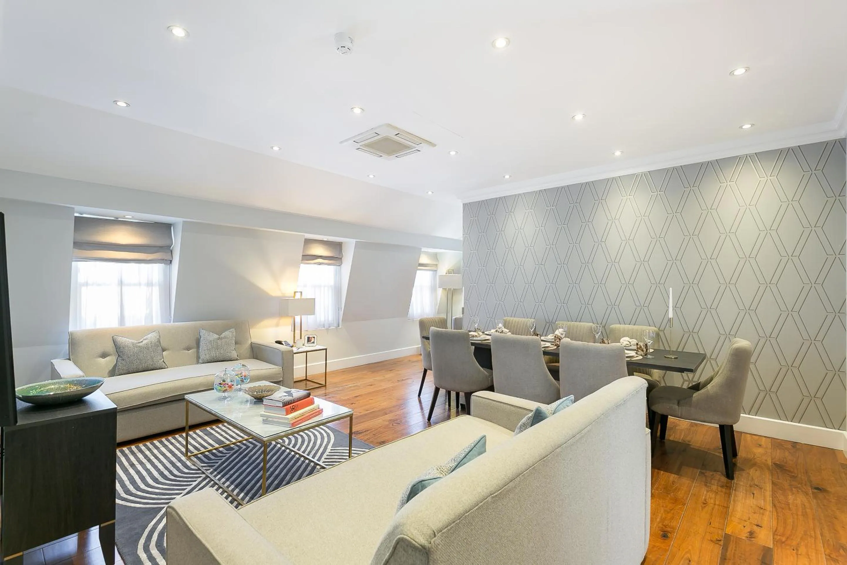 Living room in Chilworth Court