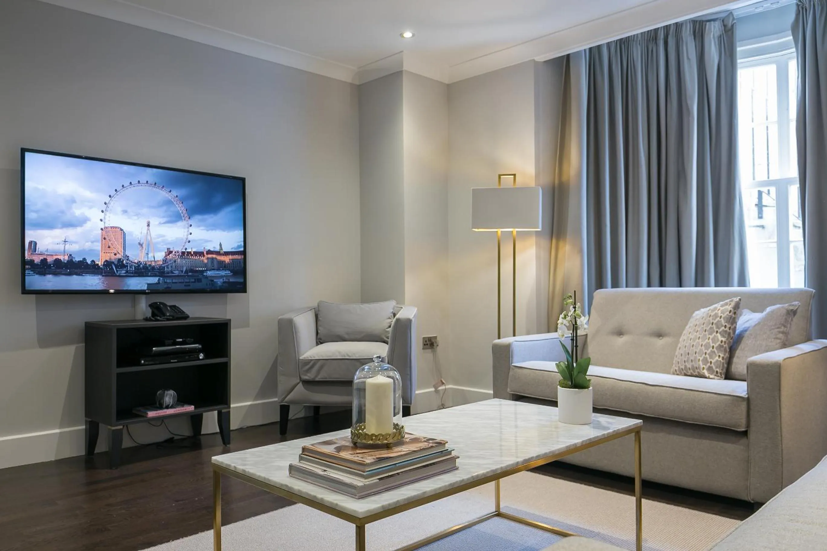 Communal lounge/ TV room in Chilworth Court