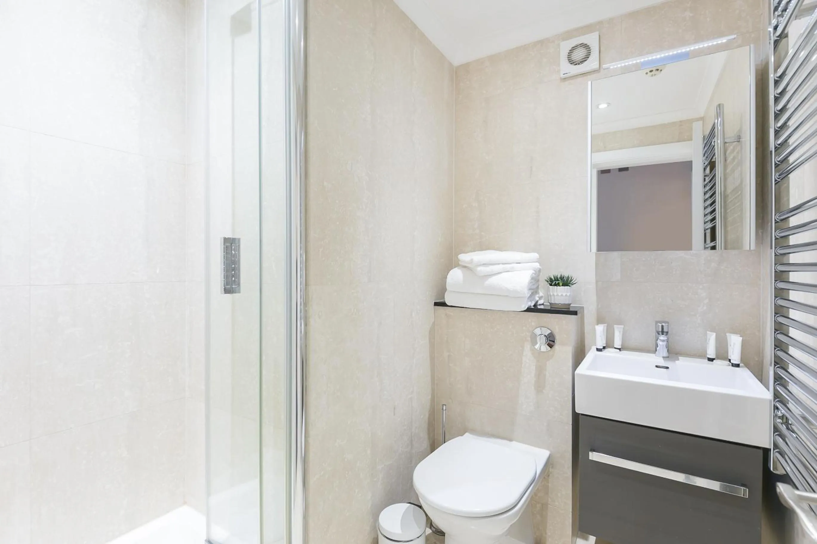 Shower in Chilworth Court