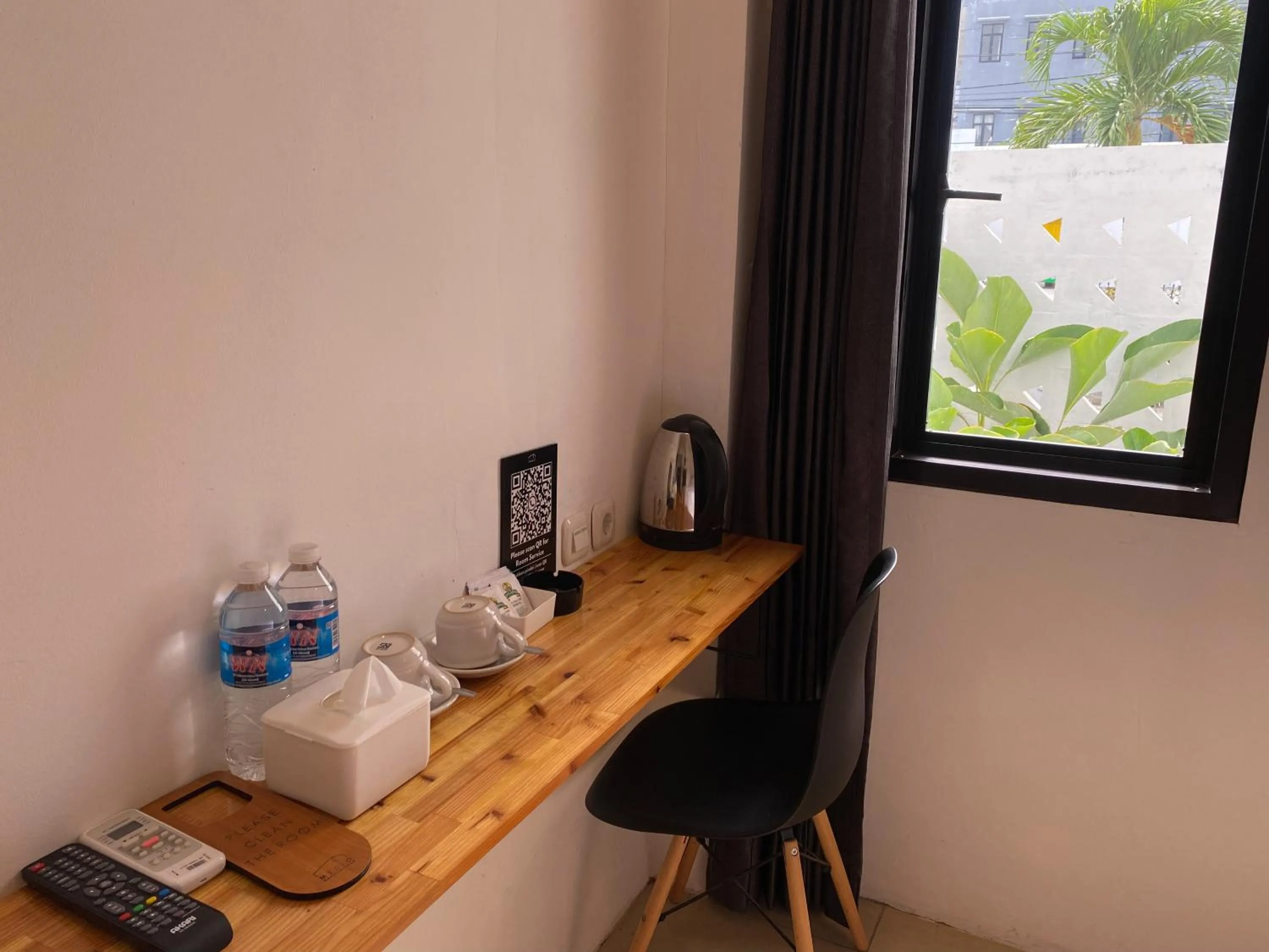 Coffee/tea facilities in Urbanview Hotel Medio Inn Palu by RedDoorz