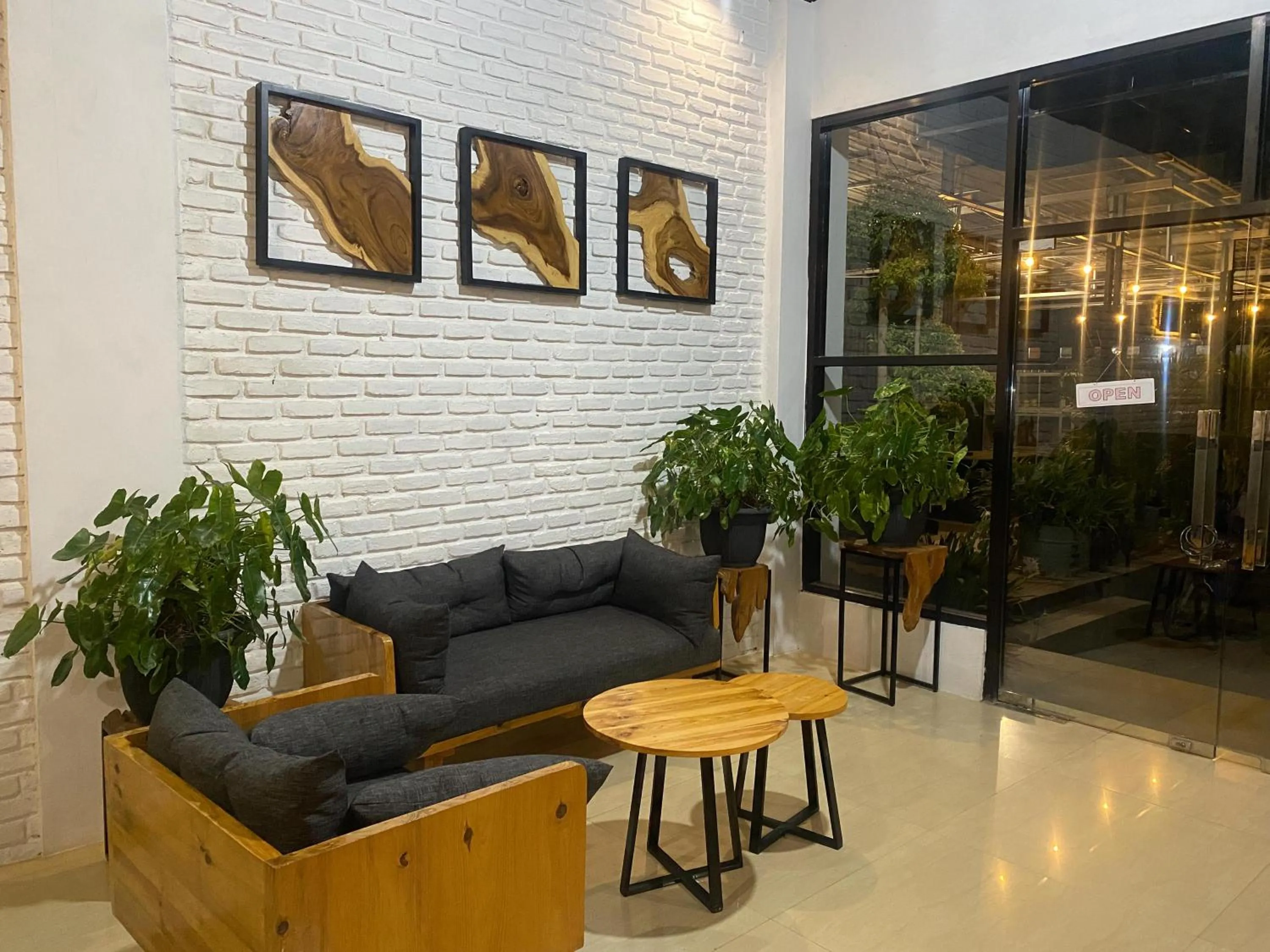 Lobby or reception in Urbanview Hotel Medio Inn Palu by RedDoorz