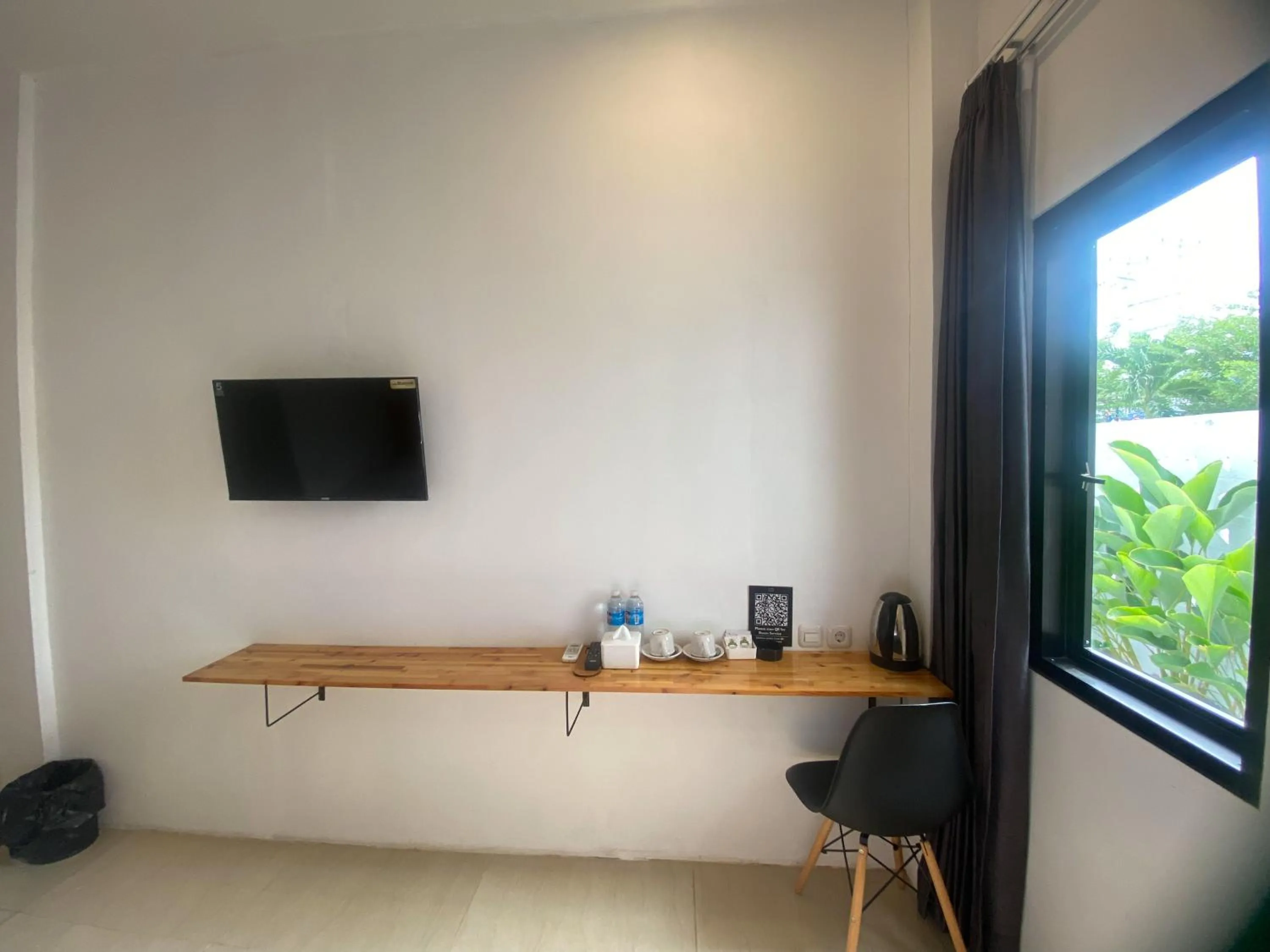 hair dresser in Urbanview Hotel Medio Inn Palu by RedDoorz