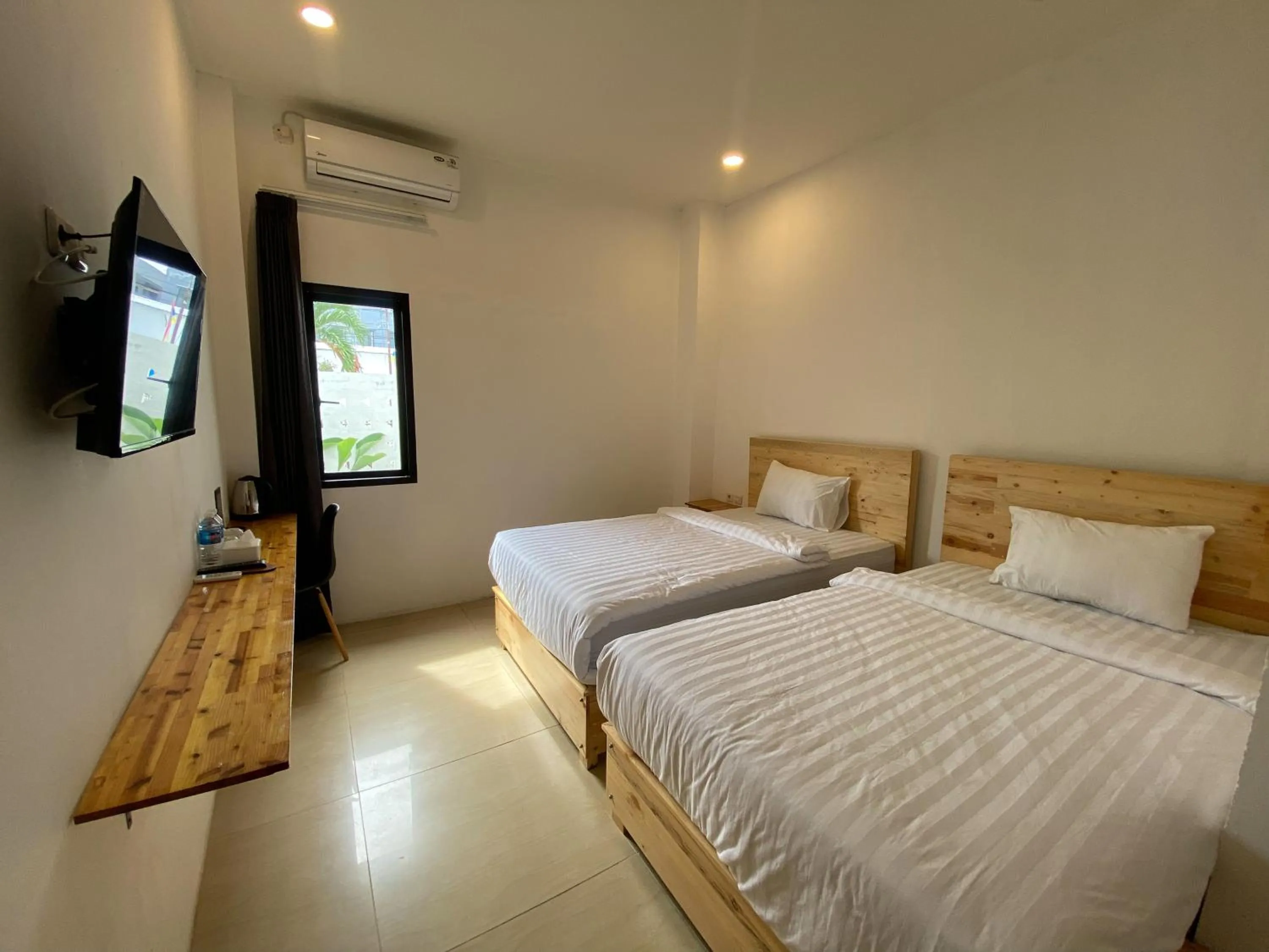 Bedroom, Bed in Urbanview Hotel Medio Inn Palu by RedDoorz