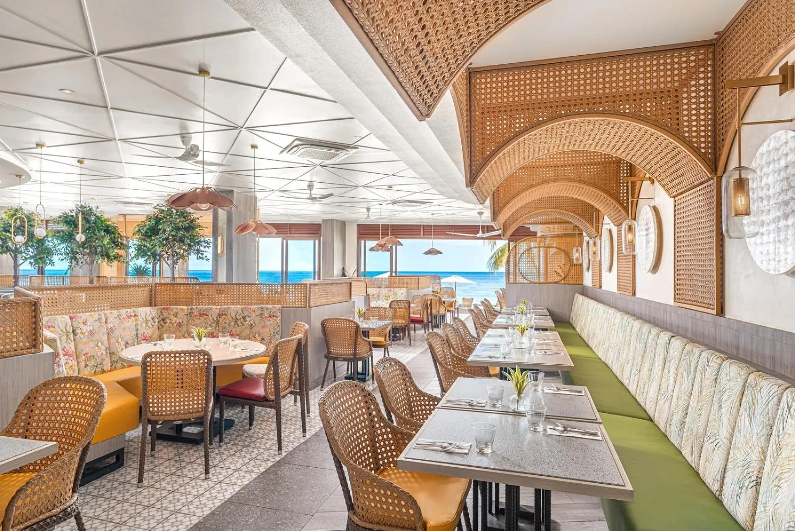 Restaurant/places to eat in Henann Premier Coast Resort