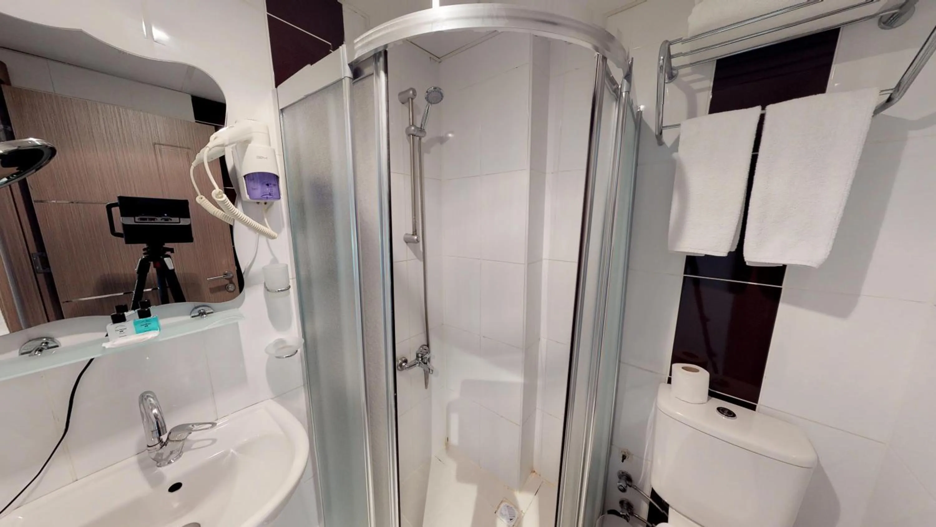 Shower in Patron Hotel