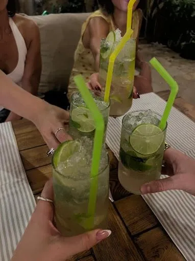 Restaurant/places to eat in Patron Hotel