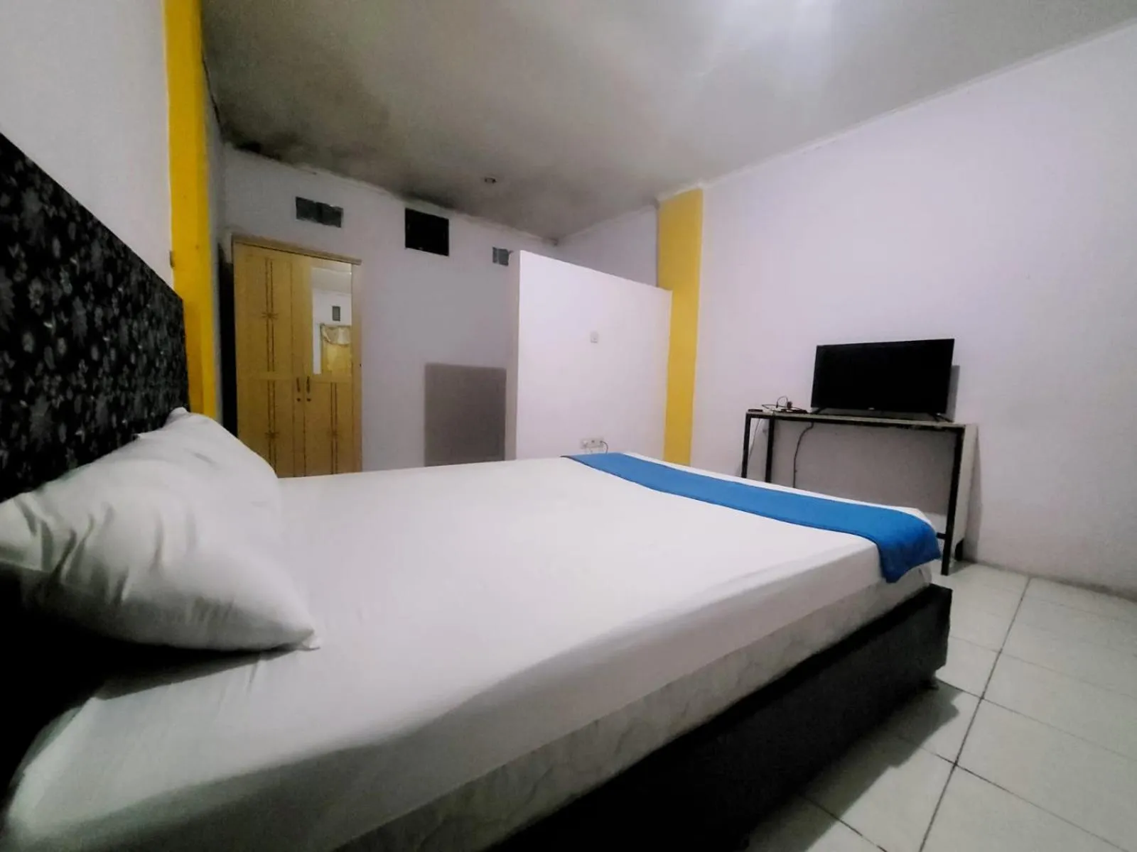 Bed in Wisma Gahalta by Fans