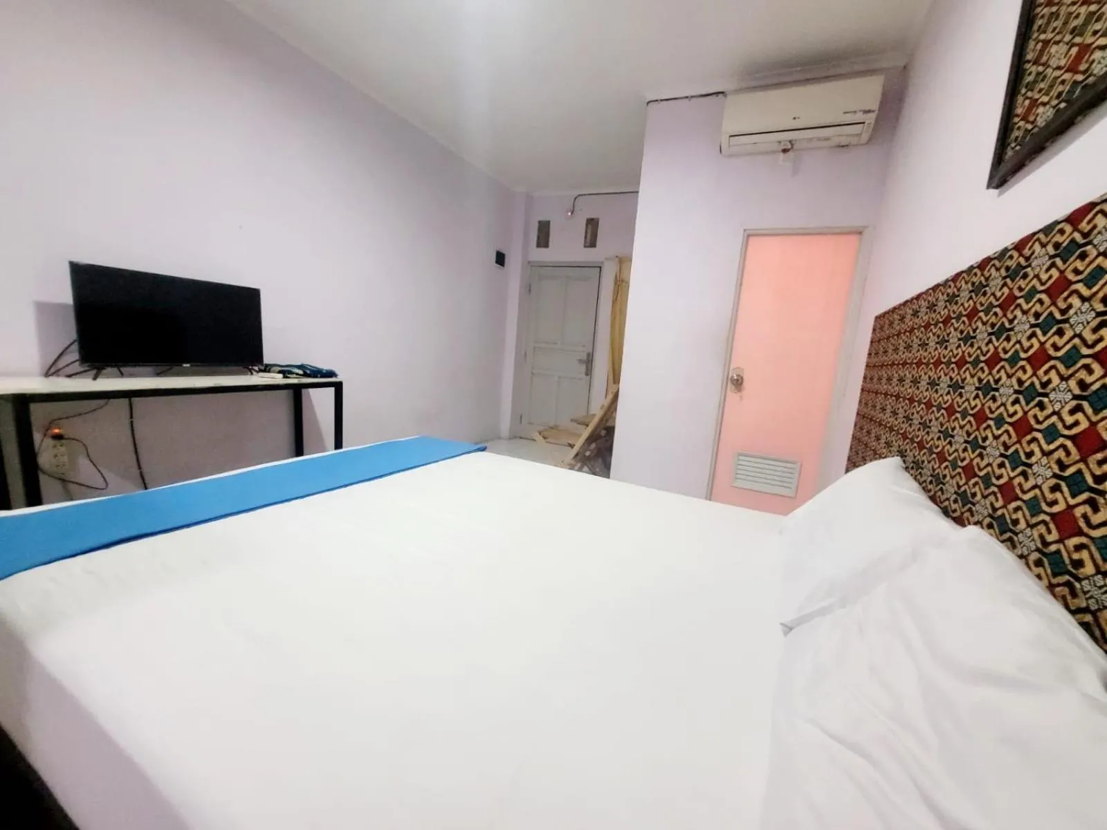 Bedroom in Wisma Gahalta by Fans